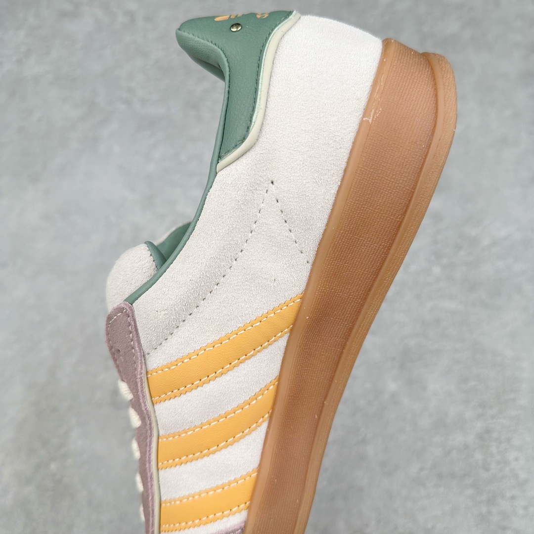 图片[7]-💰140 ＃VF AD Original Gazelle Indoor Trainers 瞪羚室内鞋系列低帮复古百搭休闲运动德训风板鞋 ID1007 平台特供批次 原厂定制长毛翻毛皮组合环保纤维革鞋面材质 内置环保海玻璃鞋垫 外置RB橡胶大底 产品品控稳定性领先行业 原厂全套原楦原纸板冲刀磨具开发 原厂皮料加持 原厂港宝加持定型后跟R度完美 将复古进行到底 简约流畅 三十年不变经典 这款Gazelle运动鞋 无论面料、配色、质感或设计 都只在重现其1991年原款的经典 皮革鞋面 撞色三条纹和鞋跟标的设计 力求呈现90年代的经典复古风潮 Samba火热的同时 也带动了其它的复古鞋型 Gazelle便是其中一只 Gazelle Indoor拥有包边更宽的T字型鞋头 更好的保护运动员的前掌 浓浓的复古氛围感 非常适合现在流行的Cleanfit风格 SIZE：35.5 36 36.5 37.5 38 38.5 39 40 40.5 41 42 42.5 43 44 44.5 45 编码：Xby2936010-运动鞋