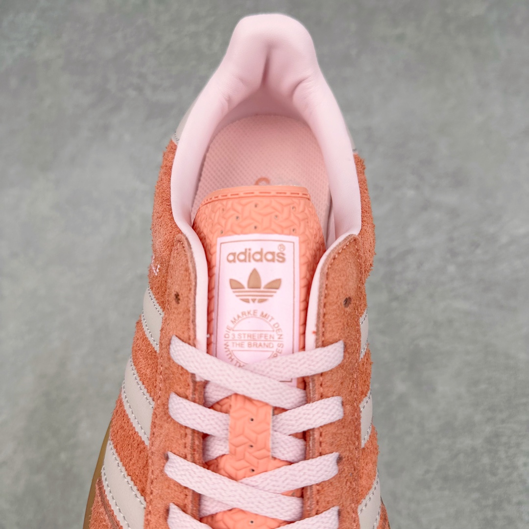 图片[5]-💰140 ＃VF AD Original Gazelle Indoor Trainers 瞪羚室内鞋系列低帮复古百搭休闲运动德训风板鞋 IE2946 平台特供批次 原厂定制长毛翻毛皮组合环保纤维革鞋面材质 内置环保海玻璃鞋垫 外置RB橡胶大底 产品品控稳定性领先行业 原厂全套原楦原纸板冲刀磨具开发 原厂皮料加持 原厂港宝加持定型后跟R度完美 将复古进行到底 简约流畅 三十年不变经典 这款Gazelle运动鞋 无论面料、配色、质感或设计 都只在重现其1991年原款的经典 皮革鞋面 撞色三条纹和鞋跟标的设计 力求呈现90年代的经典复古风潮 Samba火热的同时 也带动了其它的复古鞋型 Gazelle便是其中一只 Gazelle Indoor拥有包边更宽的T字型鞋头 更好的保护运动员的前掌 浓浓的复古氛围感 非常适合现在流行的Cleanfit风格 SIZE：35.5 36 36.5 37.5 38 38.5 39 40 40.5 41 42 42.5 43 44 44.5 45 编码：Xby2936010-运动鞋