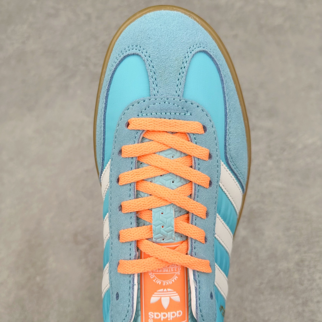 图片[4]-💰140 ＃VF AD Original Gazelle Indoor Trainers 瞪羚室内鞋系列低帮复古百搭休闲运动德训风板鞋 HQ9017 平台特供批次 原厂定制长毛翻毛皮组合环保纤维革鞋面材质 内置环保海玻璃鞋垫 外置RB橡胶大底 产品品控稳定性领先行业 原厂全套原楦原纸板冲刀磨具开发 原厂皮料加持 原厂港宝加持定型后跟R度完美 将复古进行到底 简约流畅 三十年不变经典 这款Gazelle运动鞋 无论面料、配色、质感或设计 都只在重现其1991年原款的经典 皮革鞋面 撞色三条纹和鞋跟标的设计 力求呈现90年代的经典复古风潮 Samba火热的同时 也带动了其它的复古鞋型 Gazelle便是其中一只 Gazelle Indoor拥有包边更宽的T字型鞋头 更好的保护运动员的前掌 浓浓的复古氛围感 非常适合现在流行的Cleanfit风格 SIZE：35.5 36 36.5 37.5 38 38.5 39 40 40.5 41 42 42.5 43 44 44.5 45 编码：Xby2936010-运动鞋