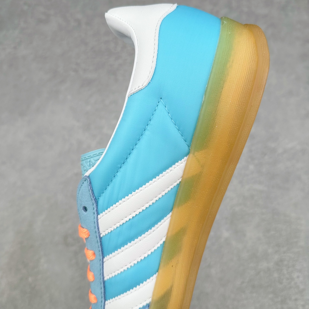 图片[7]-💰140 ＃VF AD Original Gazelle Indoor Trainers 瞪羚室内鞋系列低帮复古百搭休闲运动德训风板鞋 HQ9017 平台特供批次 原厂定制长毛翻毛皮组合环保纤维革鞋面材质 内置环保海玻璃鞋垫 外置RB橡胶大底 产品品控稳定性领先行业 原厂全套原楦原纸板冲刀磨具开发 原厂皮料加持 原厂港宝加持定型后跟R度完美 将复古进行到底 简约流畅 三十年不变经典 这款Gazelle运动鞋 无论面料、配色、质感或设计 都只在重现其1991年原款的经典 皮革鞋面 撞色三条纹和鞋跟标的设计 力求呈现90年代的经典复古风潮 Samba火热的同时 也带动了其它的复古鞋型 Gazelle便是其中一只 Gazelle Indoor拥有包边更宽的T字型鞋头 更好的保护运动员的前掌 浓浓的复古氛围感 非常适合现在流行的Cleanfit风格 SIZE：35.5 36 36.5 37.5 38 38.5 39 40 40.5 41 42 42.5 43 44 44.5 45 编码：Xby2936010-运动鞋