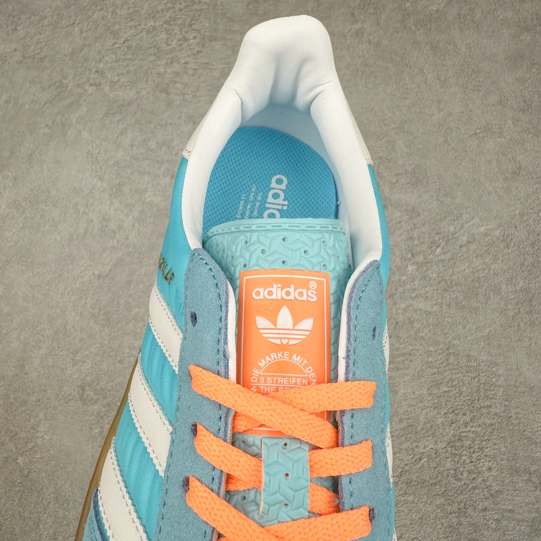 图片[5]-💰140 ＃VF AD Original Gazelle Indoor Trainers 瞪羚室内鞋系列低帮复古百搭休闲运动德训风板鞋 HQ9017 平台特供批次 原厂定制长毛翻毛皮组合环保纤维革鞋面材质 内置环保海玻璃鞋垫 外置RB橡胶大底 产品品控稳定性领先行业 原厂全套原楦原纸板冲刀磨具开发 原厂皮料加持 原厂港宝加持定型后跟R度完美 将复古进行到底 简约流畅 三十年不变经典 这款Gazelle运动鞋 无论面料、配色、质感或设计 都只在重现其1991年原款的经典 皮革鞋面 撞色三条纹和鞋跟标的设计 力求呈现90年代的经典复古风潮 Samba火热的同时 也带动了其它的复古鞋型 Gazelle便是其中一只 Gazelle Indoor拥有包边更宽的T字型鞋头 更好的保护运动员的前掌 浓浓的复古氛围感 非常适合现在流行的Cleanfit风格 SIZE：35.5 36 36.5 37.5 38 38.5 39 40 40.5 41 42 42.5 43 44 44.5 45 编码：Xby2936010-运动鞋