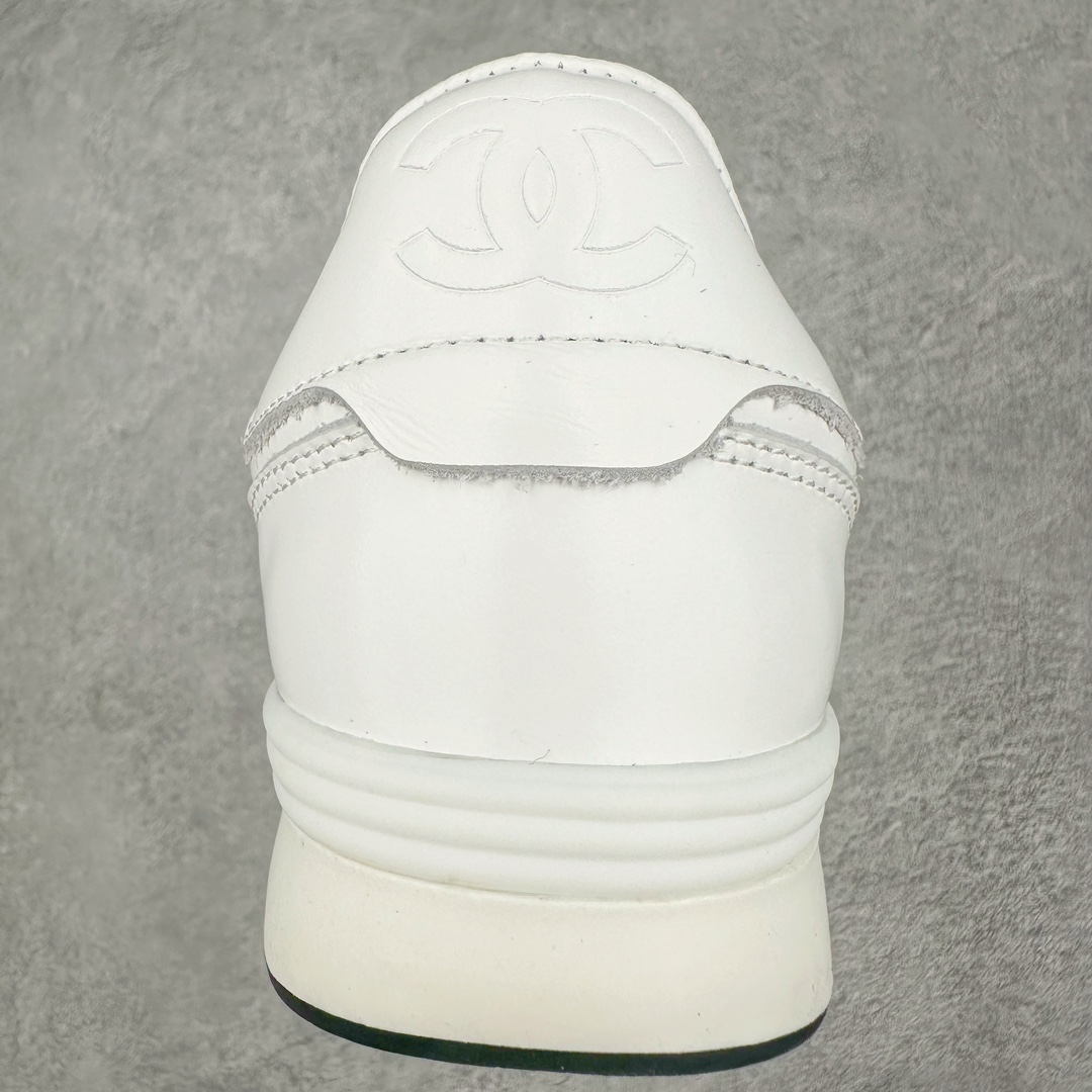 图片[8]-莞产 CHANEL香奈儿 24S德训鞋平底系带圆头菱格风四季休闲百搭款 原版开模 凹凸感超强 线条紧致🎀全新礼盒包装 细节拉满 环保太空革组合呼吸网织布鞋面材质 欧索莱环保去臭环型组合鞋垫 采用进口TPU大底 官方同步2024 最新礼盒包装 尺码：35 36 37 38 39 40-选品中心