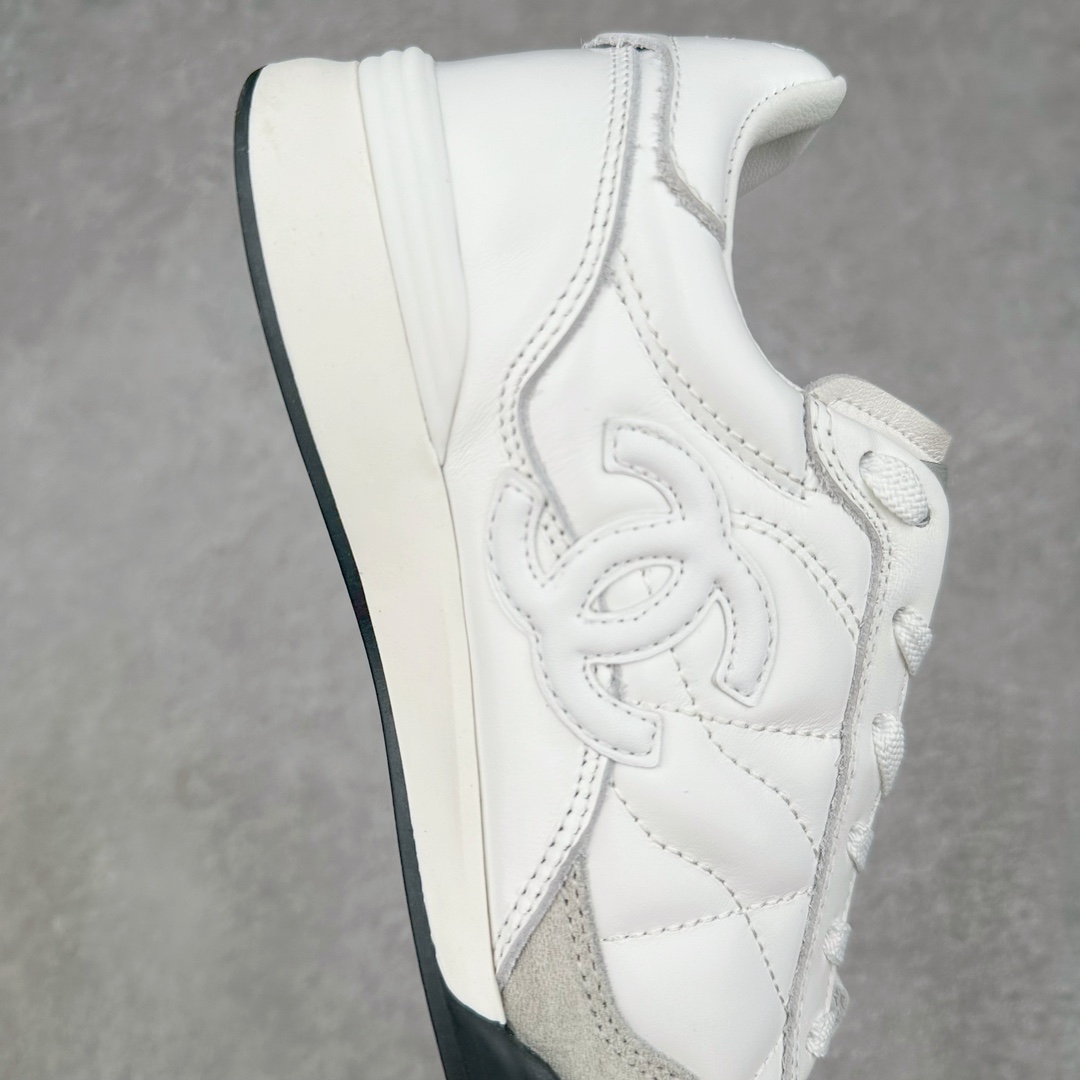 图片[6]-莞产 CHANEL香奈儿 24S德训鞋平底系带圆头菱格风四季休闲百搭款 原版开模 凹凸感超强 线条紧致🎀全新礼盒包装 细节拉满 环保太空革组合呼吸网织布鞋面材质 欧索莱环保去臭环型组合鞋垫 采用进口TPU大底 官方同步2024 最新礼盒包装 尺码：35 36 37 38 39 40-选品中心