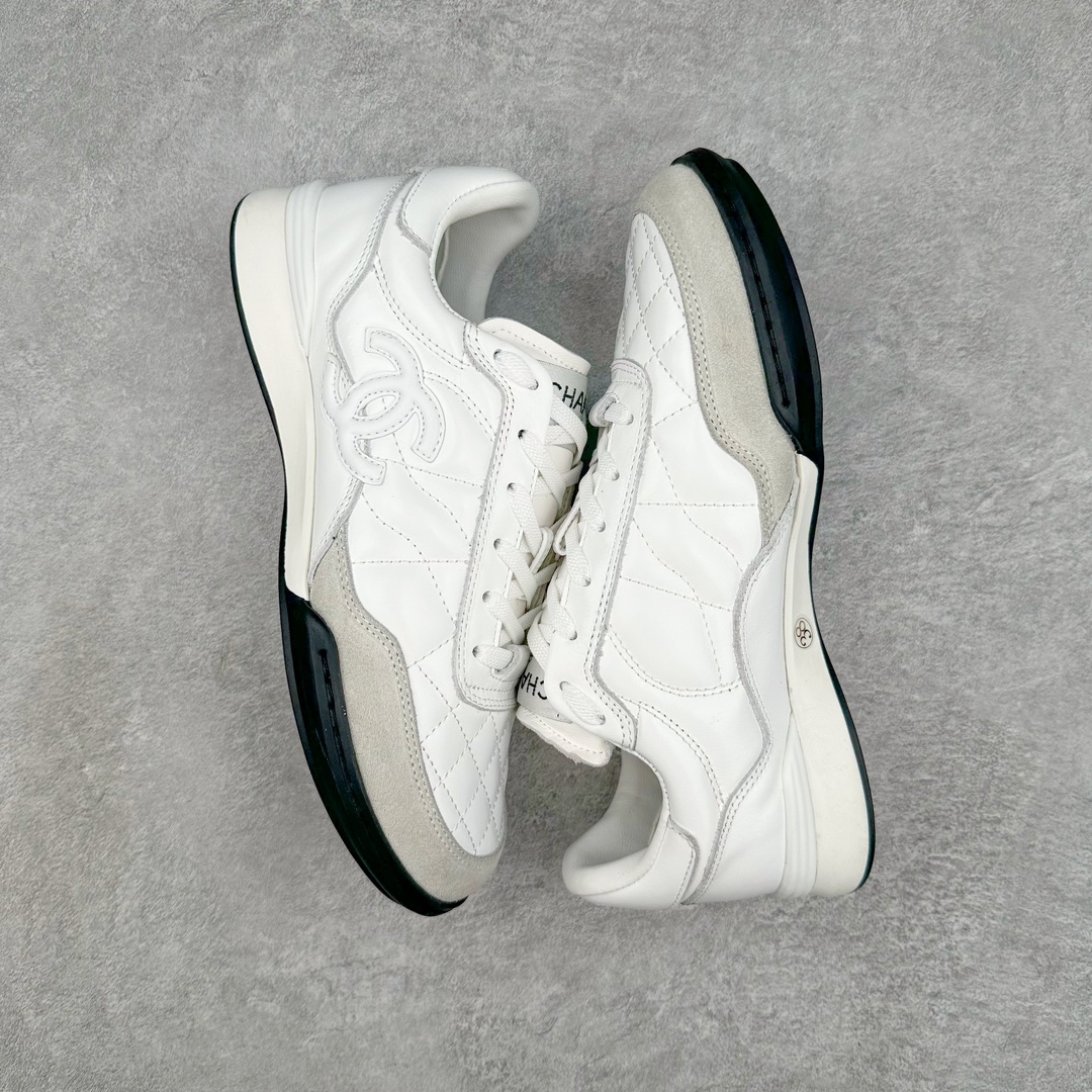 图片[3]-莞产 CHANEL香奈儿 24S德训鞋平底系带圆头菱格风四季休闲百搭款 原版开模 凹凸感超强 线条紧致🎀全新礼盒包装 细节拉满 环保太空革组合呼吸网织布鞋面材质 欧索莱环保去臭环型组合鞋垫 采用进口TPU大底 官方同步2024 最新礼盒包装 尺码：35 36 37 38 39 40-选品中心