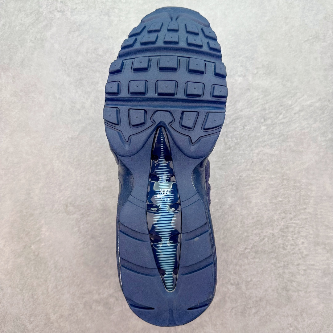 图片[9]-＃MX版 NK Air Max 95 复古减震气垫跑鞋 DO6704-400 经典重温 外单专供大厂出品 品质稳定 一百余色 终端操作 鞋款设计灵感源于人体构造 中底设计基于人体的脊柱构造 是整体设计的核心 尼龙孔眼代表了肋骨 而分层式面板和网眼象征着肌肉纤维和肉体组织 Air Max 95采用了两个独立的吹塑成型的Air-Sole单元 并首次在前掌使用可视化气垫设计 Swoosh logo夜当作一个 点符号放在了鞋子的后帮位置 20年的发展让 AIR MAX 95有了不同的故事 20年后再度面向世人的时候 焕然一新的面貌 让人有了另外一种清新脱俗的感觉 尺码：39 40 40.5 41 42 42.5 43 44 44.5 45 46 47.5 48-选品中心