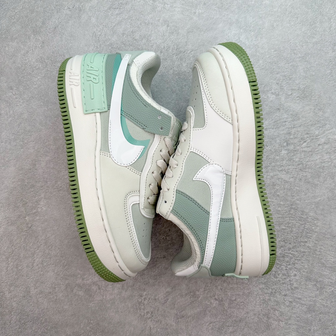 图片[3]-NK WMNS Air Force 1 Shadow 全新少女系解构主义设计 空军一号马卡龙板鞋 鞋款以“双重swoosh标志叠加”为特色，在细节上呈现多层次的设计。以大胆的设计手法，重新演绎这些非凡而鲜明的经典元素，将它们以前卫又优雅的方式突显出来。在各种标志性特征之外又呈现新鲜设计。每一款新作都以女性受众为设计考量，承袭The 1s Reimagined女子鞋款之强势力量，同时坚定一个信念：真正的经典，是在不断的超越与重塑中延续的。尺码：35.5 36 36.5 37.5 38 38.5 39 40-选品中心