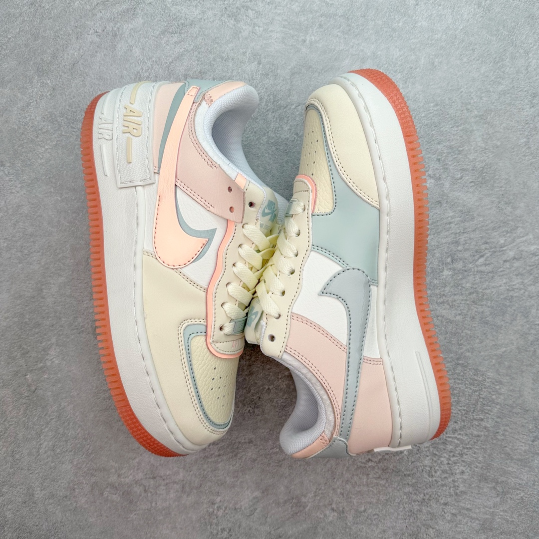 图片[3]-NK WMNS Air Force 1 Shadow 全新少女系解构主义设计 空军一号马卡龙板鞋 鞋款以“双重swoosh标志叠加”为特色，在细节上呈现多层次的设计。以大胆的设计手法，重新演绎这些非凡而鲜明的经典元素，将它们以前卫又优雅的方式突显出来。在各种标志性特征之外又呈现新鲜设计。每一款新作都以女性受众为设计考量，承袭The 1s Reimagined女子鞋款之强势力量，同时坚定一个信念：真正的经典，是在不断的超越与重塑中延续的。尺码：35.5 36 36.5 37.5 38 38.5 39 40-选品中心