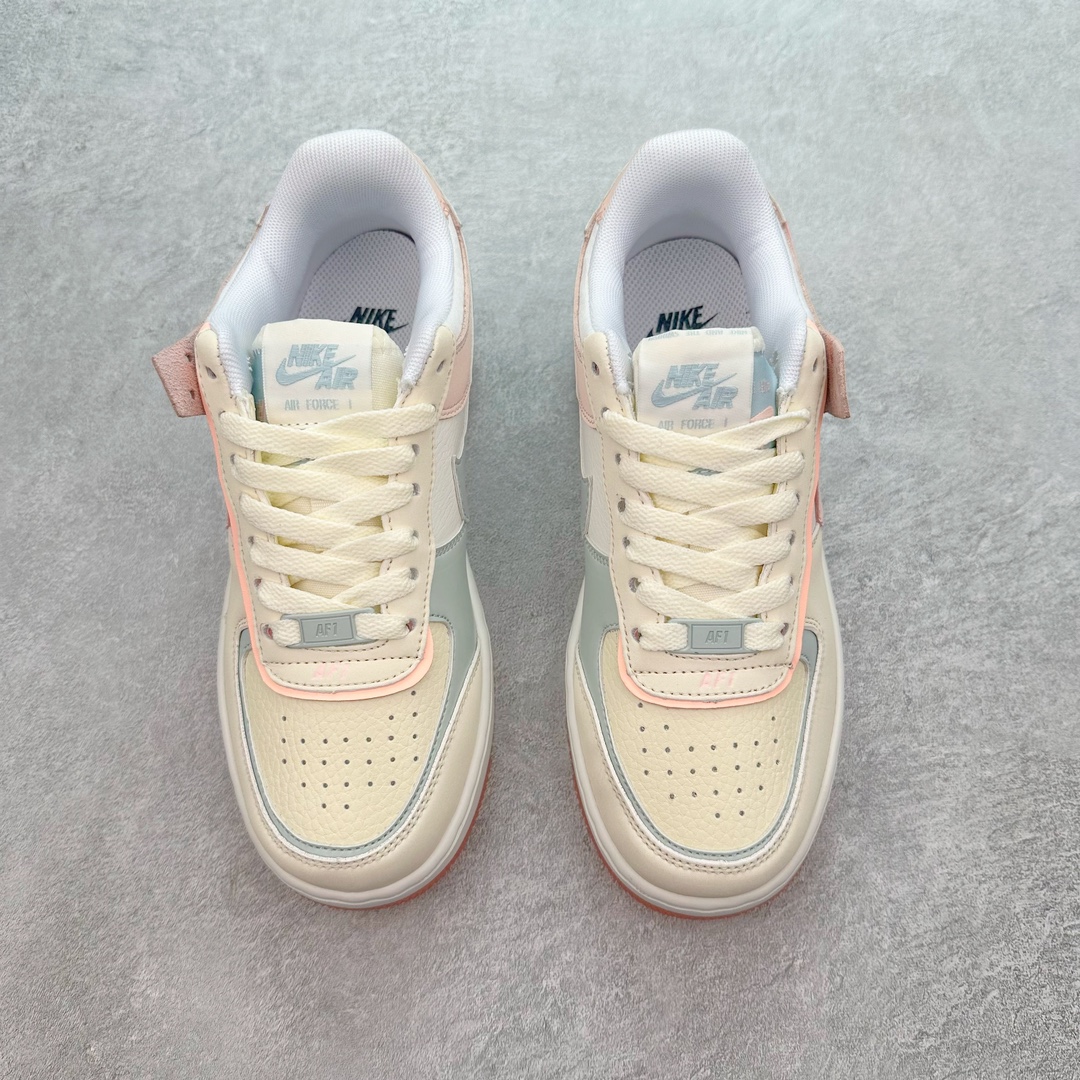 图片[2]-NK WMNS Air Force 1 Shadow 全新少女系解构主义设计 空军一号马卡龙板鞋 鞋款以“双重swoosh标志叠加”为特色，在细节上呈现多层次的设计。以大胆的设计手法，重新演绎这些非凡而鲜明的经典元素，将它们以前卫又优雅的方式突显出来。在各种标志性特征之外又呈现新鲜设计。每一款新作都以女性受众为设计考量，承袭The 1s Reimagined女子鞋款之强势力量，同时坚定一个信念：真正的经典，是在不断的超越与重塑中延续的。尺码：35.5 36 36.5 37.5 38 38.5 39 40-选品中心