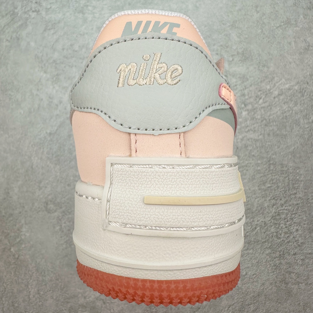 图片[8]-NK WMNS Air Force 1 Shadow 全新少女系解构主义设计 空军一号马卡龙板鞋 鞋款以“双重swoosh标志叠加”为特色，在细节上呈现多层次的设计。以大胆的设计手法，重新演绎这些非凡而鲜明的经典元素，将它们以前卫又优雅的方式突显出来。在各种标志性特征之外又呈现新鲜设计。每一款新作都以女性受众为设计考量，承袭The 1s Reimagined女子鞋款之强势力量，同时坚定一个信念：真正的经典，是在不断的超越与重塑中延续的。尺码：35.5 36 36.5 37.5 38 38.5 39 40-选品中心