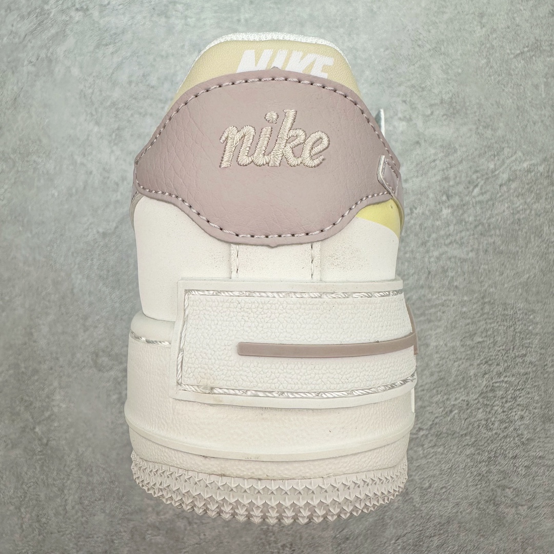 图片[8]-NK WMNS Air Force 1 Shadow 全新少女系解构主义设计 空军一号马卡龙板鞋 鞋款以“双重swoosh标志叠加”为特色，在细节上呈现多层次的设计。以大胆的设计手法，重新演绎这些非凡而鲜明的经典元素，将它们以前卫又优雅的方式突显出来。在各种标志性特征之外又呈现新鲜设计。每一款新作都以女性受众为设计考量，承袭The 1s Reimagined女子鞋款之强势力量，同时坚定一个信念：真正的经典，是在不断的超越与重塑中延续的。尺码：35.5 36 36.5 37.5 38 38.5 39 40-选品中心