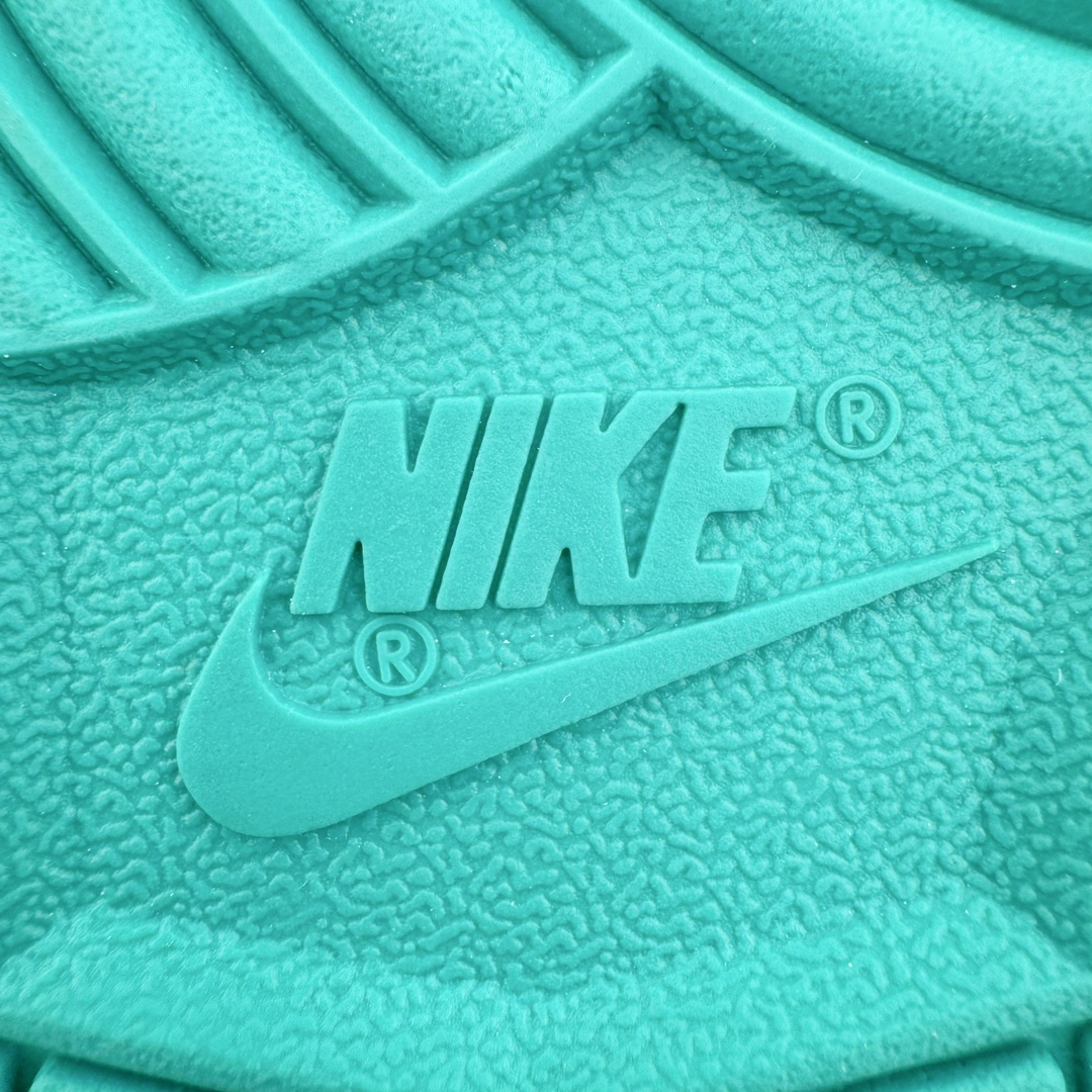 图片[23]-＃YC纯原 NK Dunk Low 薄荷心语 白绿 DV0833-102 定制系列天花板 无原鞋不开发 全系列得物原鞋一比一校对开发 配色持续更新中 终端对接 优势输出 全套原厂楦头原纸板数据档案倾力打造 原汁原味莞产 极致还原 圈内最强针车工艺 高端零售指定版 广东原厂配套原盒原标 鞋盒分三个尺码段 原厂冲刀 超高清洁度 全鞋零毛边皮料切割 采用原厂百宏鞋带以及原厂百宏织唛舌标 内标可供原厂几率过验 进口原装条纹中底布 四线拉帮白色点胶 原厂拉帮手法遵循公司 原厂电绣 极致还原 尺码：35.5 36 36.5 37.5 38 38.5 39 40 40.5 41 42 42.5 43 44 44.5 45 46 47.5-选品中心