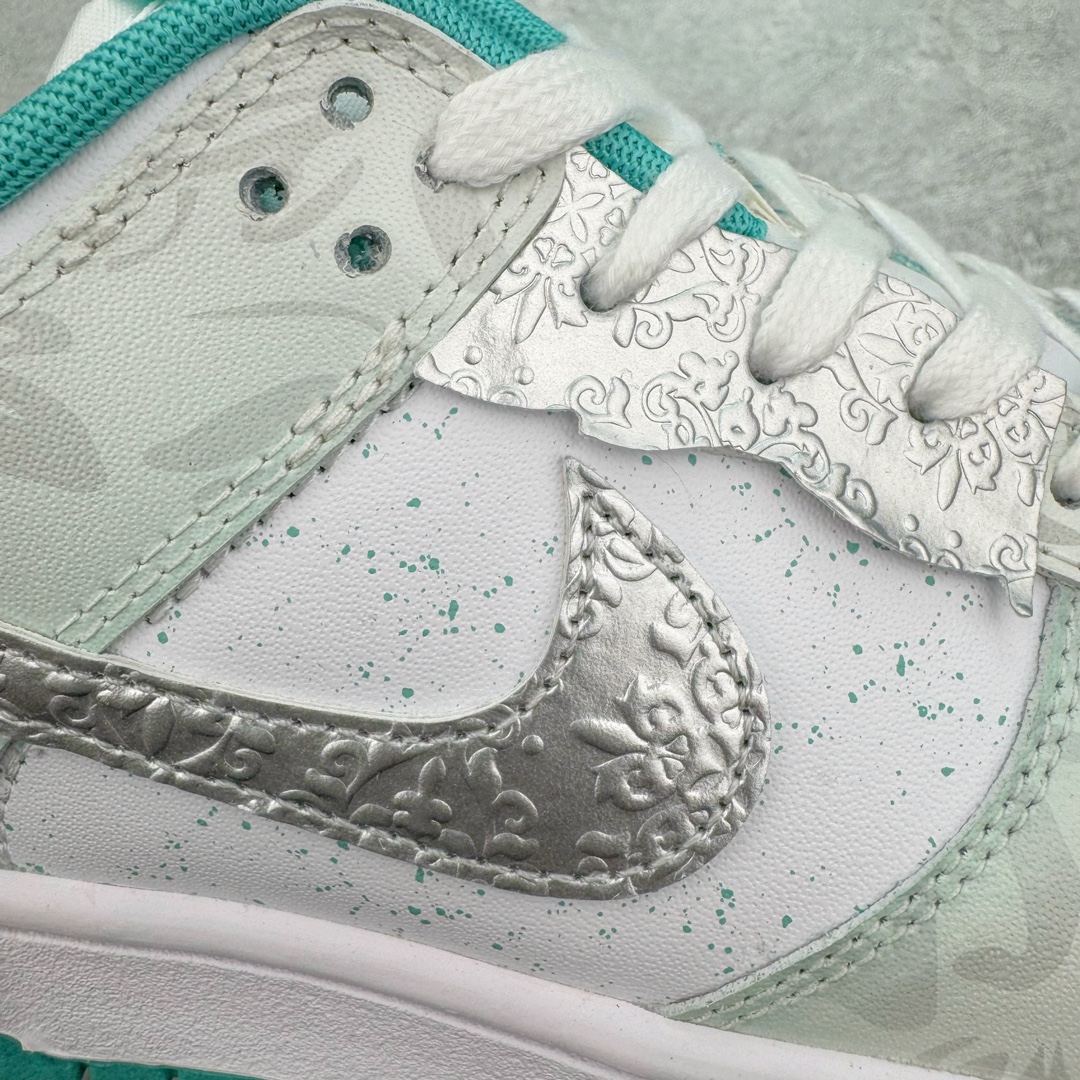 图片[22]-＃YC纯原 NK Dunk Low 薄荷心语 白绿 DV0833-102 定制系列天花板 无原鞋不开发 全系列得物原鞋一比一校对开发 配色持续更新中 终端对接 优势输出 全套原厂楦头原纸板数据档案倾力打造 原汁原味莞产 极致还原 圈内最强针车工艺 高端零售指定版 广东原厂配套原盒原标 鞋盒分三个尺码段 原厂冲刀 超高清洁度 全鞋零毛边皮料切割 采用原厂百宏鞋带以及原厂百宏织唛舌标 内标可供原厂几率过验 进口原装条纹中底布 四线拉帮白色点胶 原厂拉帮手法遵循公司 原厂电绣 极致还原 尺码：35.5 36 36.5 37.5 38 38.5 39 40 40.5 41 42 42.5 43 44 44.5 45 46 47.5-选品中心