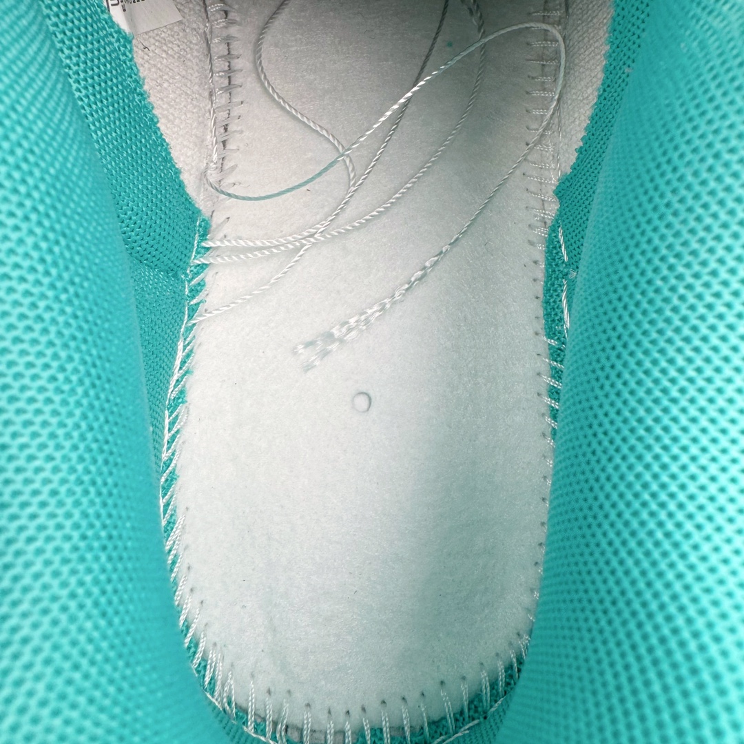 图片[10]-＃YC纯原 NK Dunk Low 薄荷心语 白绿 DV0833-102 定制系列天花板 无原鞋不开发 全系列得物原鞋一比一校对开发 配色持续更新中 终端对接 优势输出 全套原厂楦头原纸板数据档案倾力打造 原汁原味莞产 极致还原 圈内最强针车工艺 高端零售指定版 广东原厂配套原盒原标 鞋盒分三个尺码段 原厂冲刀 超高清洁度 全鞋零毛边皮料切割 采用原厂百宏鞋带以及原厂百宏织唛舌标 内标可供原厂几率过验 进口原装条纹中底布 四线拉帮白色点胶 原厂拉帮手法遵循公司 原厂电绣 极致还原 尺码：35.5 36 36.5 37.5 38 38.5 39 40 40.5 41 42 42.5 43 44 44.5 45 46 47.5-选品中心