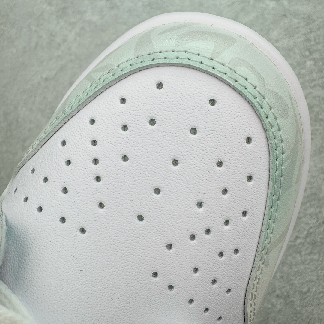 图片[20]-＃YC纯原 NK Dunk Low 薄荷心语 白绿 DV0833-102 定制系列天花板 无原鞋不开发 全系列得物原鞋一比一校对开发 配色持续更新中 终端对接 优势输出 全套原厂楦头原纸板数据档案倾力打造 原汁原味莞产 极致还原 圈内最强针车工艺 高端零售指定版 广东原厂配套原盒原标 鞋盒分三个尺码段 原厂冲刀 超高清洁度 全鞋零毛边皮料切割 采用原厂百宏鞋带以及原厂百宏织唛舌标 内标可供原厂几率过验 进口原装条纹中底布 四线拉帮白色点胶 原厂拉帮手法遵循公司 原厂电绣 极致还原 尺码：35.5 36 36.5 37.5 38 38.5 39 40 40.5 41 42 42.5 43 44 44.5 45 46 47.5-选品中心