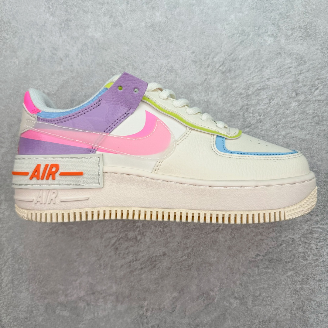 图片[2]-NK WMNS Air Force 1 Shadow 全新少女系解构主义设计 空军一号马卡龙板鞋 鞋款以“双重swoosh标志叠加”为特色，在细节上呈现多层次的设计。以大胆的设计手法，重新演绎这些非凡而鲜明的经典元素，将它们以前卫又优雅的方式突显出来。在各种标志性特征之外又呈现新鲜设计。每一款新作都以女性受众为设计考量，承袭The 1s Reimagined女子鞋款之强势力量，同时坚定一个信念：真正的经典，是在不断的超越与重塑中延续的。尺码：35.5 36 36.5 37.5 38 38.5 39 40-选品中心