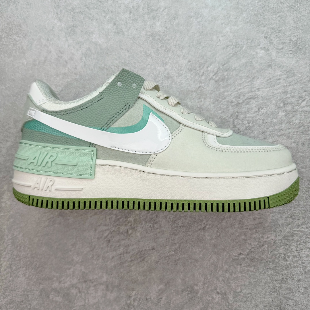 图片[8]-NK WMNS Air Force 1 Shadow 全新少女系解构主义设计 空军一号马卡龙板鞋 鞋款以“双重swoosh标志叠加”为特色，在细节上呈现多层次的设计。以大胆的设计手法，重新演绎这些非凡而鲜明的经典元素，将它们以前卫又优雅的方式突显出来。在各种标志性特征之外又呈现新鲜设计。每一款新作都以女性受众为设计考量，承袭The 1s Reimagined女子鞋款之强势力量，同时坚定一个信念：真正的经典，是在不断的超越与重塑中延续的。尺码：35.5 36 36.5 37.5 38 38.5 39 40-选品中心
