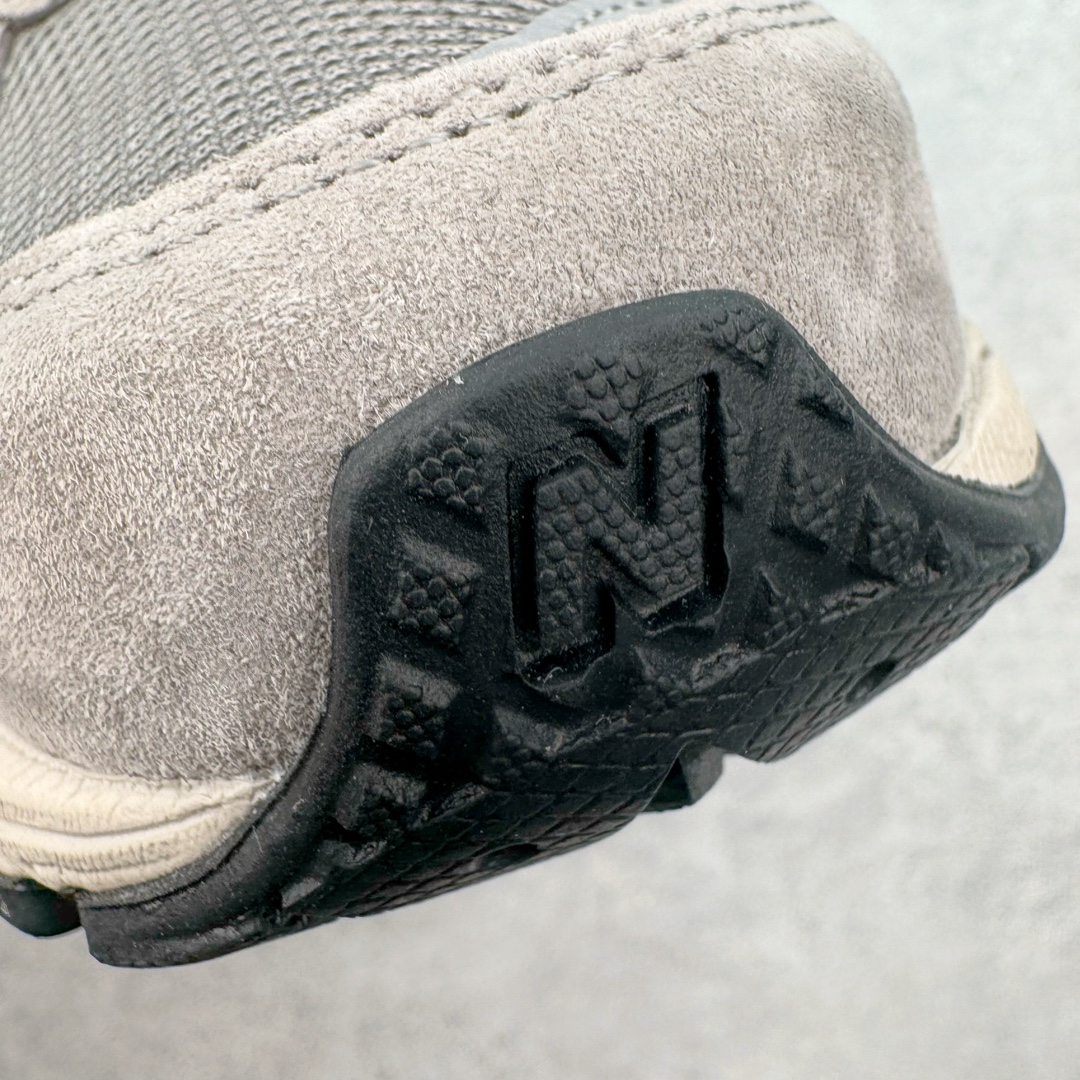 图片[17]-＃G版纯原 New Balance ML2002RC 新百伦潮流复古织物皮革减震防滑耐磨轻便低帮跑步鞋 元祖灰 基于市场现有版本全新升级调整 NB市场最强产物 全套原楦原纸板原厂数据开发 全鞋电脑针车加持 原厂网布 原装进口头层翻毛皮料正确绒感卡色 正确中底拉帮中底网布细节 一比一手工擦旧效果 冲裁组合 匠心打造 耗时两个月开发完成 工艺极其复杂难度可想而知 新开独立私模大底 全网唯一正确做旧组合大底 高端零售专供产物 尺码：36 37 37.5 38 38.5 39.5 40 40.5 41.5 42 42.5 43 44 44.5 45 45.5 46.5 47-选品中心