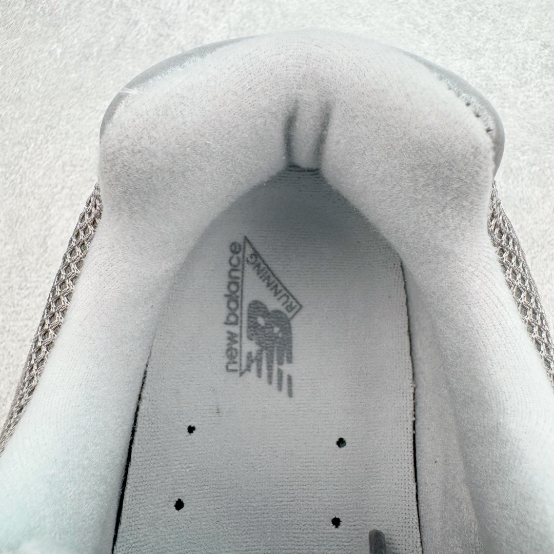 图片[15]-＃G版纯原 New Balance ML2002RC 新百伦潮流复古织物皮革减震防滑耐磨轻便低帮跑步鞋 元祖灰 基于市场现有版本全新升级调整 NB市场最强产物 全套原楦原纸板原厂数据开发 全鞋电脑针车加持 原厂网布 原装进口头层翻毛皮料正确绒感卡色 正确中底拉帮中底网布细节 一比一手工擦旧效果 冲裁组合 匠心打造 耗时两个月开发完成 工艺极其复杂难度可想而知 新开独立私模大底 全网唯一正确做旧组合大底 高端零售专供产物 尺码：36 37 37.5 38 38.5 39.5 40 40.5 41.5 42 42.5 43 44 44.5 45 45.5 46.5 47-选品中心