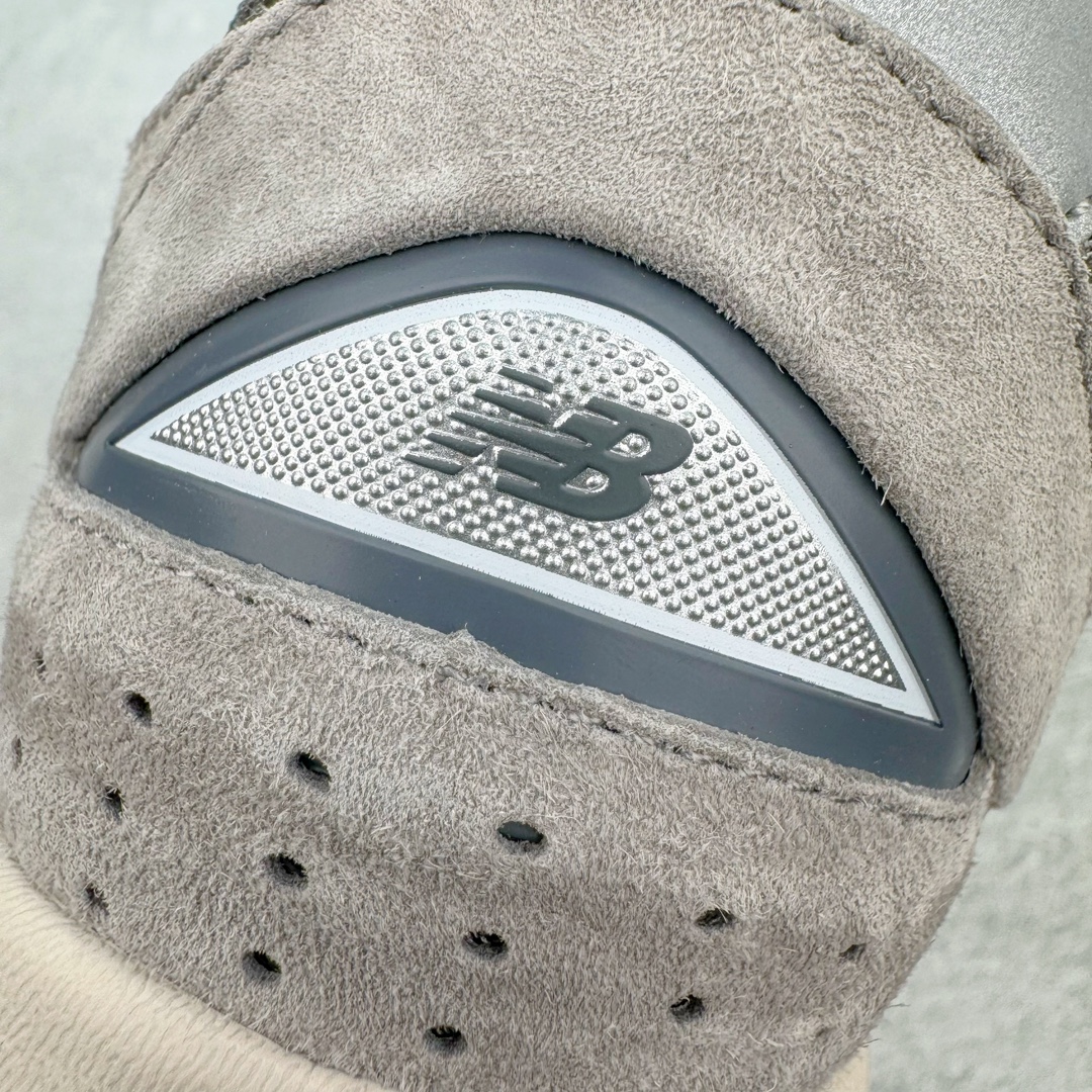 图片[13]-＃G版纯原 New Balance ML2002RC 新百伦潮流复古织物皮革减震防滑耐磨轻便低帮跑步鞋 元祖灰 基于市场现有版本全新升级调整 NB市场最强产物 全套原楦原纸板原厂数据开发 全鞋电脑针车加持 原厂网布 原装进口头层翻毛皮料正确绒感卡色 正确中底拉帮中底网布细节 一比一手工擦旧效果 冲裁组合 匠心打造 耗时两个月开发完成 工艺极其复杂难度可想而知 新开独立私模大底 全网唯一正确做旧组合大底 高端零售专供产物 尺码：36 37 37.5 38 38.5 39.5 40 40.5 41.5 42 42.5 43 44 44.5 45 45.5 46.5 47-选品中心