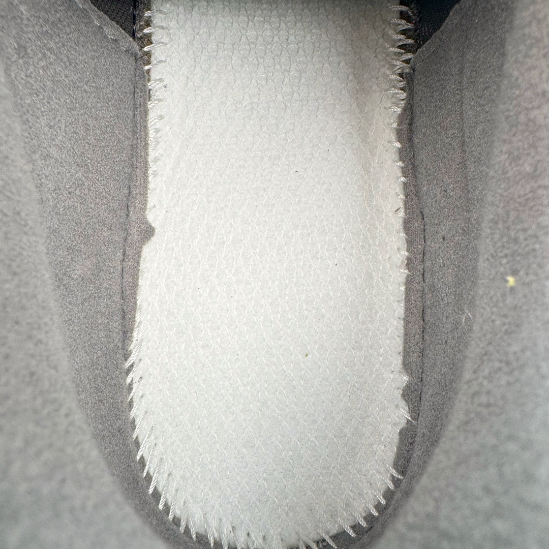 图片[10]-＃G版纯原 New Balance ML2002RA 新百伦潮流复古织物皮革减震防滑耐磨轻便低帮跑步鞋 中灰 基于市场现有版本全新升级调整 NB市场最强产物 全套原楦原纸板原厂数据开发 全鞋电脑针车加持 原厂网布 原装进口头层翻毛皮料正确绒感卡色 正确中底拉帮中底网布细节 一比一手工擦旧效果 冲裁组合 匠心打造 耗时两个月开发完成 工艺极其复杂难度可想而知 新开独立私模大底 全网唯一正确做旧组合大底 高端零售专供产物 尺码：36 37 37.5 38 38.5 39.5 40 40.5 41.5 42 42.5 43 44 44.5 45 45.5 46.5 47-选品中心