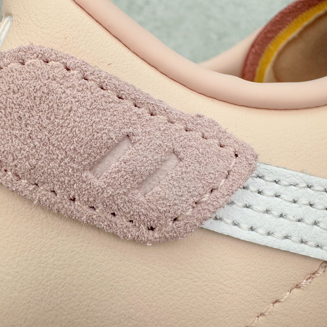 图片[16]-＃GX PUMA Bella UT Low 彪马贝拉UT系列低帮薄底德训复古风经典百搭休闲慢跑鞋 继将 Speedcat OG 带回后，近日 Puma 再以品牌档案室的经典鞋型 Bella OG 为蓝本，推出契合时下薄底球鞋趋势的 Bella UT 鞋款。自 21 世纪初问世以来，Bella OG 鞋型以其独特的薄底设计和上翻外底设计收获了众多年轻拥趸，更是 PUMA DNA 中不可磨灭的经典。此番重新推出的 Bella UT 鞋款，整体鞋面采用上乘皮革材质，并延续 Formstrip 设计语言；鞋头处采用精致的包头设计，搭配麂皮材质提升质感；鞋底部分保留 Bella 鞋款标志性的薄底和点状橡胶外底，上翘的设计包裹鞋面；鞋舌与鞋跟分别点缀美洲狮 Logo 与品牌字母 Logo。值得一提的是，本次 Bella UT 鞋款搭载 SOFTFOAM+ 鞋垫，兼顾美学设计与穿着舒适度。而配色上则提供白、黄、蓝、银、粉五款颜色。尺码：35.5 36 37 37.5 38 39 39.5 40 40.5 41 42 42.5 43 44 44.5 45-选品中心