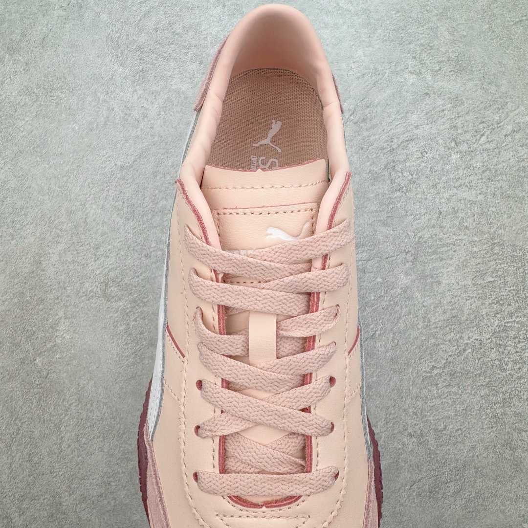 图片[5]-＃GX PUMA Bella UT Low 彪马贝拉UT系列低帮薄底德训复古风经典百搭休闲慢跑鞋 继将 Speedcat OG 带回后，近日 Puma 再以品牌档案室的经典鞋型 Bella OG 为蓝本，推出契合时下薄底球鞋趋势的 Bella UT 鞋款。自 21 世纪初问世以来，Bella OG 鞋型以其独特的薄底设计和上翻外底设计收获了众多年轻拥趸，更是 PUMA DNA 中不可磨灭的经典。此番重新推出的 Bella UT 鞋款，整体鞋面采用上乘皮革材质，并延续 Formstrip 设计语言；鞋头处采用精致的包头设计，搭配麂皮材质提升质感；鞋底部分保留 Bella 鞋款标志性的薄底和点状橡胶外底，上翘的设计包裹鞋面；鞋舌与鞋跟分别点缀美洲狮 Logo 与品牌字母 Logo。值得一提的是，本次 Bella UT 鞋款搭载 SOFTFOAM+ 鞋垫，兼顾美学设计与穿着舒适度。而配色上则提供白、黄、蓝、银、粉五款颜色。尺码：35.5 36 37 37.5 38 39 39.5 40 40.5 41 42 42.5 43 44 44.5 45-选品中心