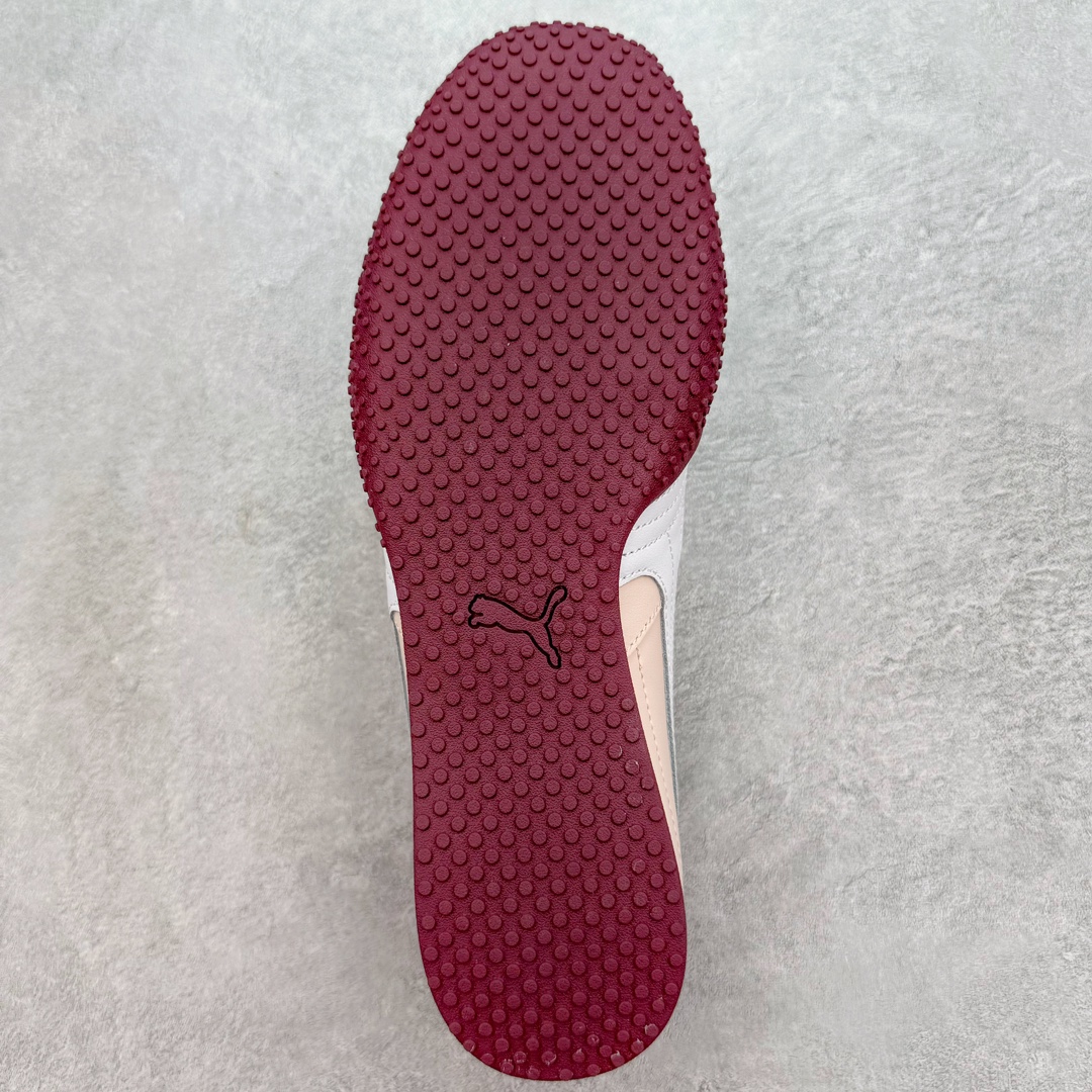 图片[9]-＃GX PUMA Bella UT Low 彪马贝拉UT系列低帮薄底德训复古风经典百搭休闲慢跑鞋 继将 Speedcat OG 带回后，近日 Puma 再以品牌档案室的经典鞋型 Bella OG 为蓝本，推出契合时下薄底球鞋趋势的 Bella UT 鞋款。自 21 世纪初问世以来，Bella OG 鞋型以其独特的薄底设计和上翻外底设计收获了众多年轻拥趸，更是 PUMA DNA 中不可磨灭的经典。此番重新推出的 Bella UT 鞋款，整体鞋面采用上乘皮革材质，并延续 Formstrip 设计语言；鞋头处采用精致的包头设计，搭配麂皮材质提升质感；鞋底部分保留 Bella 鞋款标志性的薄底和点状橡胶外底，上翘的设计包裹鞋面；鞋舌与鞋跟分别点缀美洲狮 Logo 与品牌字母 Logo。值得一提的是，本次 Bella UT 鞋款搭载 SOFTFOAM+ 鞋垫，兼顾美学设计与穿着舒适度。而配色上则提供白、黄、蓝、银、粉五款颜色。尺码：35.5 36 37 37.5 38 39 39.5 40 40.5 41 42 42.5 43 44 44.5 45-选品中心