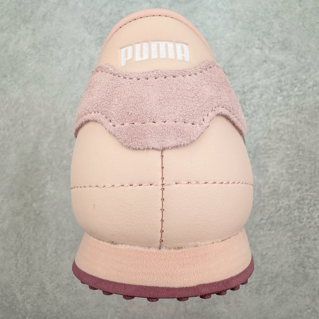 图片[8]-＃GX PUMA Bella UT Low 彪马贝拉UT系列低帮薄底德训复古风经典百搭休闲慢跑鞋 继将 Speedcat OG 带回后，近日 Puma 再以品牌档案室的经典鞋型 Bella OG 为蓝本，推出契合时下薄底球鞋趋势的 Bella UT 鞋款。自 21 世纪初问世以来，Bella OG 鞋型以其独特的薄底设计和上翻外底设计收获了众多年轻拥趸，更是 PUMA DNA 中不可磨灭的经典。此番重新推出的 Bella UT 鞋款，整体鞋面采用上乘皮革材质，并延续 Formstrip 设计语言；鞋头处采用精致的包头设计，搭配麂皮材质提升质感；鞋底部分保留 Bella 鞋款标志性的薄底和点状橡胶外底，上翘的设计包裹鞋面；鞋舌与鞋跟分别点缀美洲狮 Logo 与品牌字母 Logo。值得一提的是，本次 Bella UT 鞋款搭载 SOFTFOAM+ 鞋垫，兼顾美学设计与穿着舒适度。而配色上则提供白、黄、蓝、银、粉五款颜色。尺码：35.5 36 37 37.5 38 39 39.5 40 40.5 41 42 42.5 43 44 44.5 45-选品中心