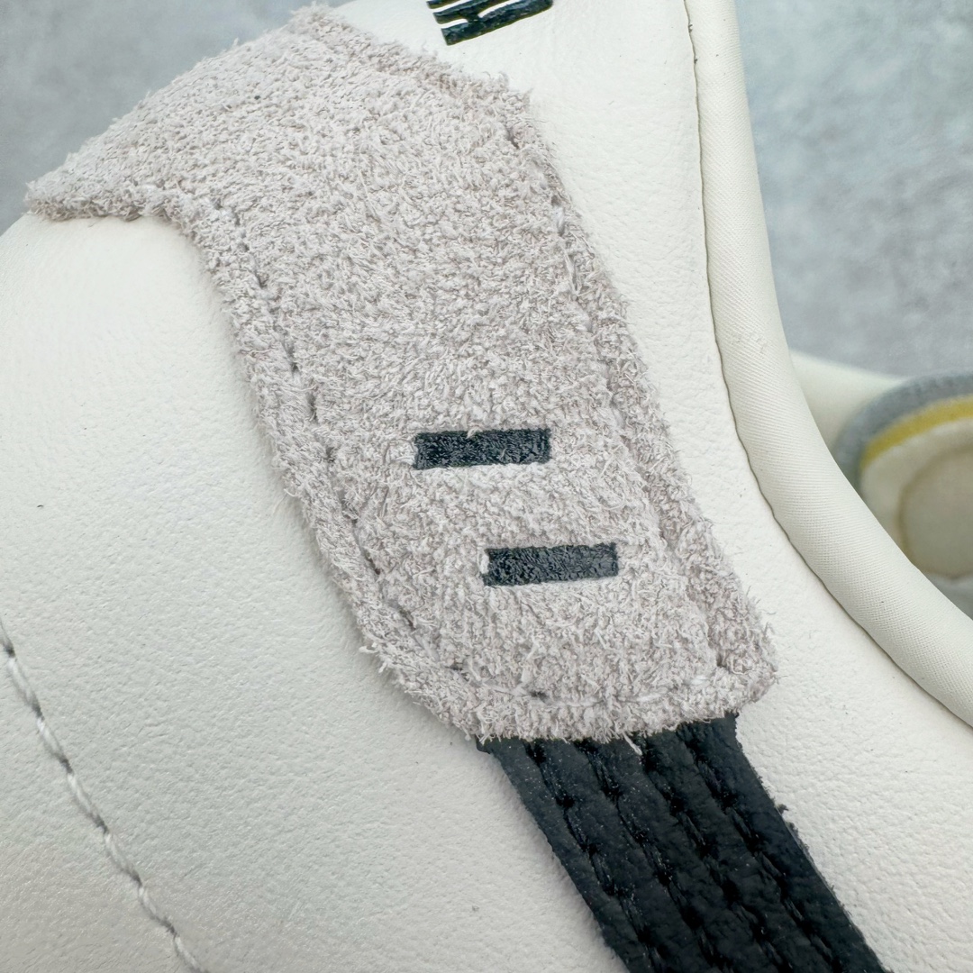 图片[15]-＃GX PUMA Bella UT Low 彪马贝拉UT系列低帮薄底德训复古风经典百搭休闲慢跑鞋 继将 Speedcat OG 带回后，近日 Puma 再以品牌档案室的经典鞋型 Bella OG 为蓝本，推出契合时下薄底球鞋趋势的 Bella UT 鞋款。自 21 世纪初问世以来，Bella OG 鞋型以其独特的薄底设计和上翻外底设计收获了众多年轻拥趸，更是 PUMA DNA 中不可磨灭的经典。此番重新推出的 Bella UT 鞋款，整体鞋面采用上乘皮革材质，并延续 Formstrip 设计语言；鞋头处采用精致的包头设计，搭配麂皮材质提升质感；鞋底部分保留 Bella 鞋款标志性的薄底和点状橡胶外底，上翘的设计包裹鞋面；鞋舌与鞋跟分别点缀美洲狮 Logo 与品牌字母 Logo。值得一提的是，本次 Bella UT 鞋款搭载 SOFTFOAM+ 鞋垫，兼顾美学设计与穿着舒适度。而配色上则提供白、黄、蓝、银、粉五款颜色。尺码：35.5 36 37 37.5 38 39 39.5 40 40.5 41 42 42.5 43 44 44.5 45-选品中心