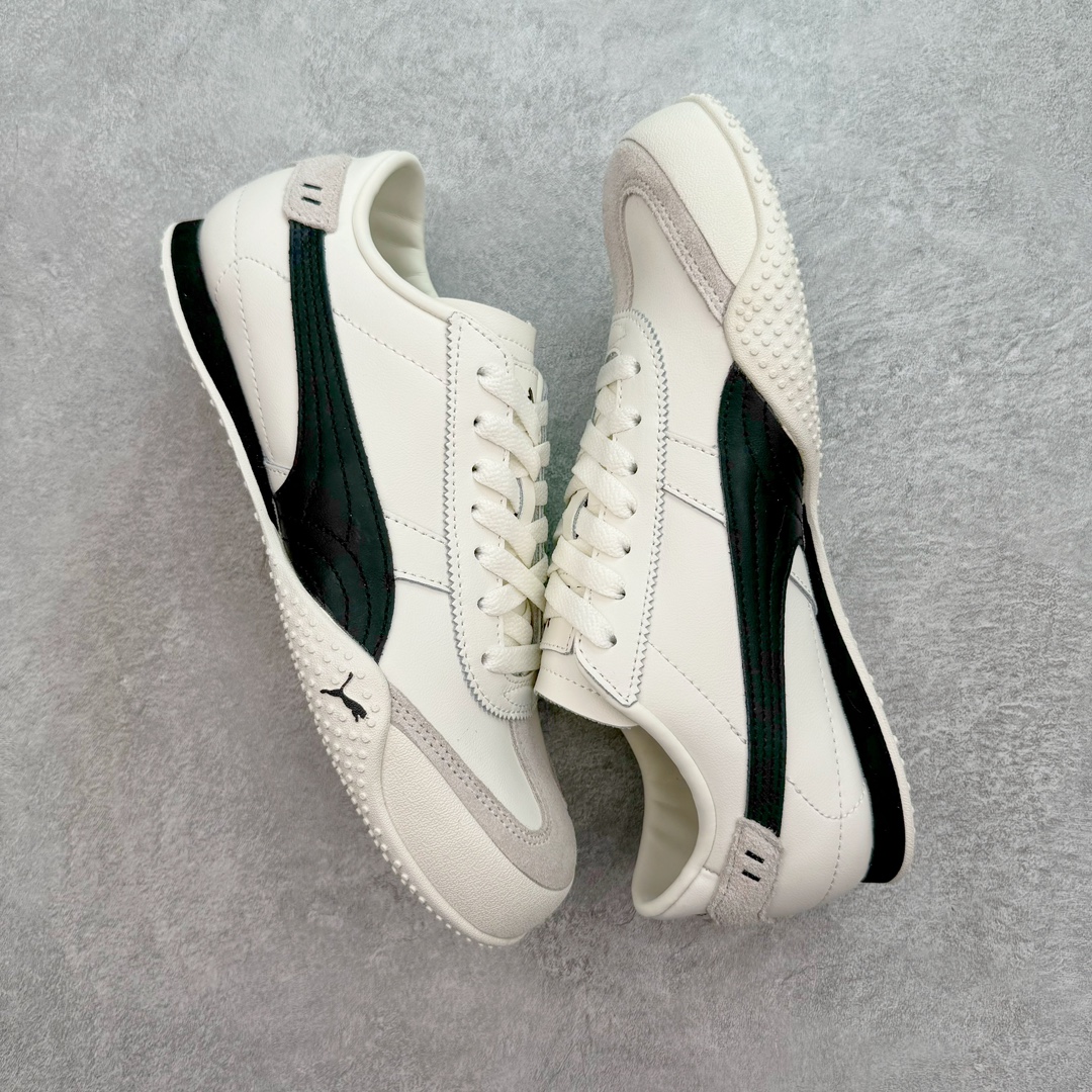 图片[3]-＃GX PUMA Bella UT Low 彪马贝拉UT系列低帮薄底德训复古风经典百搭休闲慢跑鞋 继将 Speedcat OG 带回后，近日 Puma 再以品牌档案室的经典鞋型 Bella OG 为蓝本，推出契合时下薄底球鞋趋势的 Bella UT 鞋款。自 21 世纪初问世以来，Bella OG 鞋型以其独特的薄底设计和上翻外底设计收获了众多年轻拥趸，更是 PUMA DNA 中不可磨灭的经典。此番重新推出的 Bella UT 鞋款，整体鞋面采用上乘皮革材质，并延续 Formstrip 设计语言；鞋头处采用精致的包头设计，搭配麂皮材质提升质感；鞋底部分保留 Bella 鞋款标志性的薄底和点状橡胶外底，上翘的设计包裹鞋面；鞋舌与鞋跟分别点缀美洲狮 Logo 与品牌字母 Logo。值得一提的是，本次 Bella UT 鞋款搭载 SOFTFOAM+ 鞋垫，兼顾美学设计与穿着舒适度。而配色上则提供白、黄、蓝、银、粉五款颜色。尺码：35.5 36 37 37.5 38 39 39.5 40 40.5 41 42 42.5 43 44 44.5 45-选品中心