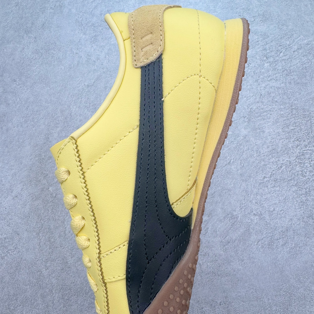 图片[7]-＃GX PUMA Bella UT Low 彪马贝拉UT系列低帮薄底德训复古风经典百搭休闲慢跑鞋 继将 Speedcat OG 带回后，近日 Puma 再以品牌档案室的经典鞋型 Bella OG 为蓝本，推出契合时下薄底球鞋趋势的 Bella UT 鞋款。自 21 世纪初问世以来，Bella OG 鞋型以其独特的薄底设计和上翻外底设计收获了众多年轻拥趸，更是 PUMA DNA 中不可磨灭的经典。此番重新推出的 Bella UT 鞋款，整体鞋面采用上乘皮革材质，并延续 Formstrip 设计语言；鞋头处采用精致的包头设计，搭配麂皮材质提升质感；鞋底部分保留 Bella 鞋款标志性的薄底和点状橡胶外底，上翘的设计包裹鞋面；鞋舌与鞋跟分别点缀美洲狮 Logo 与品牌字母 Logo。值得一提的是，本次 Bella UT 鞋款搭载 SOFTFOAM+ 鞋垫，兼顾美学设计与穿着舒适度。而配色上则提供白、黄、蓝、银、粉五款颜色。尺码：35.5 36 37 37.5 38 39 39.5 40 40.5 41 42 42.5 43 44 44.5 45-选品中心