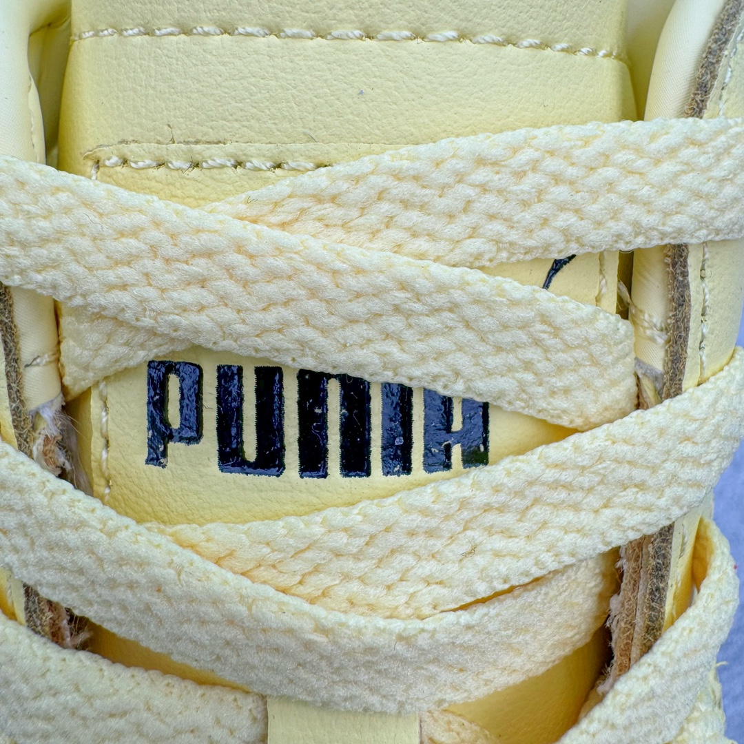 图片[15]-＃GX PUMA Bella UT Low 彪马贝拉UT系列低帮薄底德训复古风经典百搭休闲慢跑鞋 继将 Speedcat OG 带回后，近日 Puma 再以品牌档案室的经典鞋型 Bella OG 为蓝本，推出契合时下薄底球鞋趋势的 Bella UT 鞋款。自 21 世纪初问世以来，Bella OG 鞋型以其独特的薄底设计和上翻外底设计收获了众多年轻拥趸，更是 PUMA DNA 中不可磨灭的经典。此番重新推出的 Bella UT 鞋款，整体鞋面采用上乘皮革材质，并延续 Formstrip 设计语言；鞋头处采用精致的包头设计，搭配麂皮材质提升质感；鞋底部分保留 Bella 鞋款标志性的薄底和点状橡胶外底，上翘的设计包裹鞋面；鞋舌与鞋跟分别点缀美洲狮 Logo 与品牌字母 Logo。值得一提的是，本次 Bella UT 鞋款搭载 SOFTFOAM+ 鞋垫，兼顾美学设计与穿着舒适度。而配色上则提供白、黄、蓝、银、粉五款颜色。尺码：35.5 36 37 37.5 38 39 39.5 40 40.5 41 42 42.5 43 44 44.5 45-选品中心