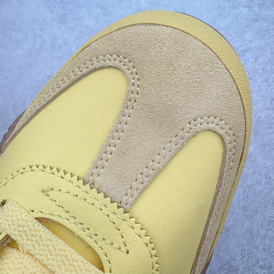 图片[17]-＃GX PUMA Bella UT Low 彪马贝拉UT系列低帮薄底德训复古风经典百搭休闲慢跑鞋 继将 Speedcat OG 带回后，近日 Puma 再以品牌档案室的经典鞋型 Bella OG 为蓝本，推出契合时下薄底球鞋趋势的 Bella UT 鞋款。自 21 世纪初问世以来，Bella OG 鞋型以其独特的薄底设计和上翻外底设计收获了众多年轻拥趸，更是 PUMA DNA 中不可磨灭的经典。此番重新推出的 Bella UT 鞋款，整体鞋面采用上乘皮革材质，并延续 Formstrip 设计语言；鞋头处采用精致的包头设计，搭配麂皮材质提升质感；鞋底部分保留 Bella 鞋款标志性的薄底和点状橡胶外底，上翘的设计包裹鞋面；鞋舌与鞋跟分别点缀美洲狮 Logo 与品牌字母 Logo。值得一提的是，本次 Bella UT 鞋款搭载 SOFTFOAM+ 鞋垫，兼顾美学设计与穿着舒适度。而配色上则提供白、黄、蓝、银、粉五款颜色。尺码：35.5 36 37 37.5 38 39 39.5 40 40.5 41 42 42.5 43 44 44.5 45-选品中心