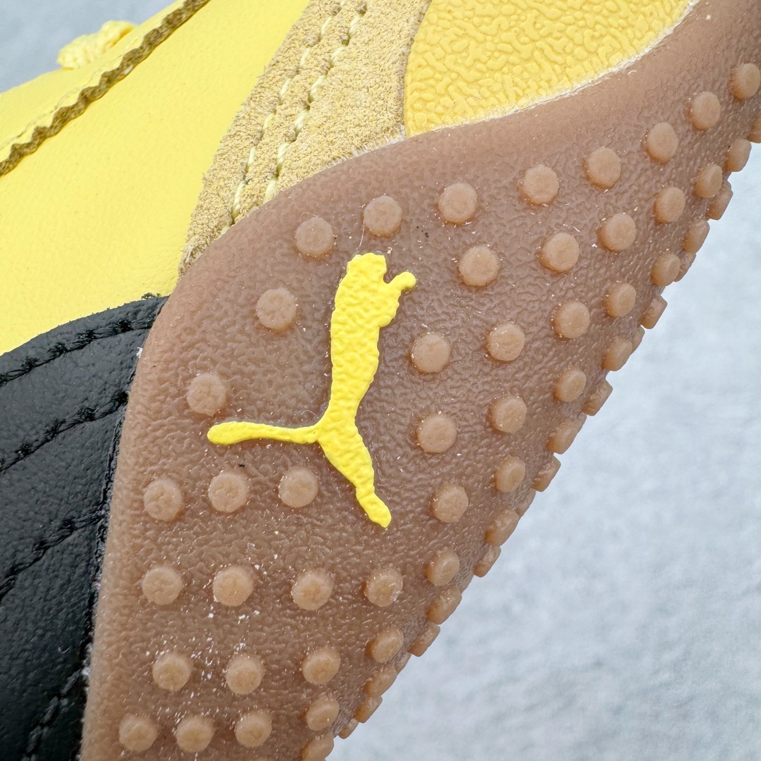 图片[20]-＃GX PUMA Bella UT Low 彪马贝拉UT系列低帮薄底德训复古风经典百搭休闲慢跑鞋 继将 Speedcat OG 带回后，近日 Puma 再以品牌档案室的经典鞋型 Bella OG 为蓝本，推出契合时下薄底球鞋趋势的 Bella UT 鞋款。自 21 世纪初问世以来，Bella OG 鞋型以其独特的薄底设计和上翻外底设计收获了众多年轻拥趸，更是 PUMA DNA 中不可磨灭的经典。此番重新推出的 Bella UT 鞋款，整体鞋面采用上乘皮革材质，并延续 Formstrip 设计语言；鞋头处采用精致的包头设计，搭配麂皮材质提升质感；鞋底部分保留 Bella 鞋款标志性的薄底和点状橡胶外底，上翘的设计包裹鞋面；鞋舌与鞋跟分别点缀美洲狮 Logo 与品牌字母 Logo。值得一提的是，本次 Bella UT 鞋款搭载 SOFTFOAM+ 鞋垫，兼顾美学设计与穿着舒适度。而配色上则提供白、黄、蓝、银、粉五款颜色。尺码：35.5 36 37 37.5 38 39 39.5 40 40.5 41 42 42.5 43 44 44.5 45-选品中心