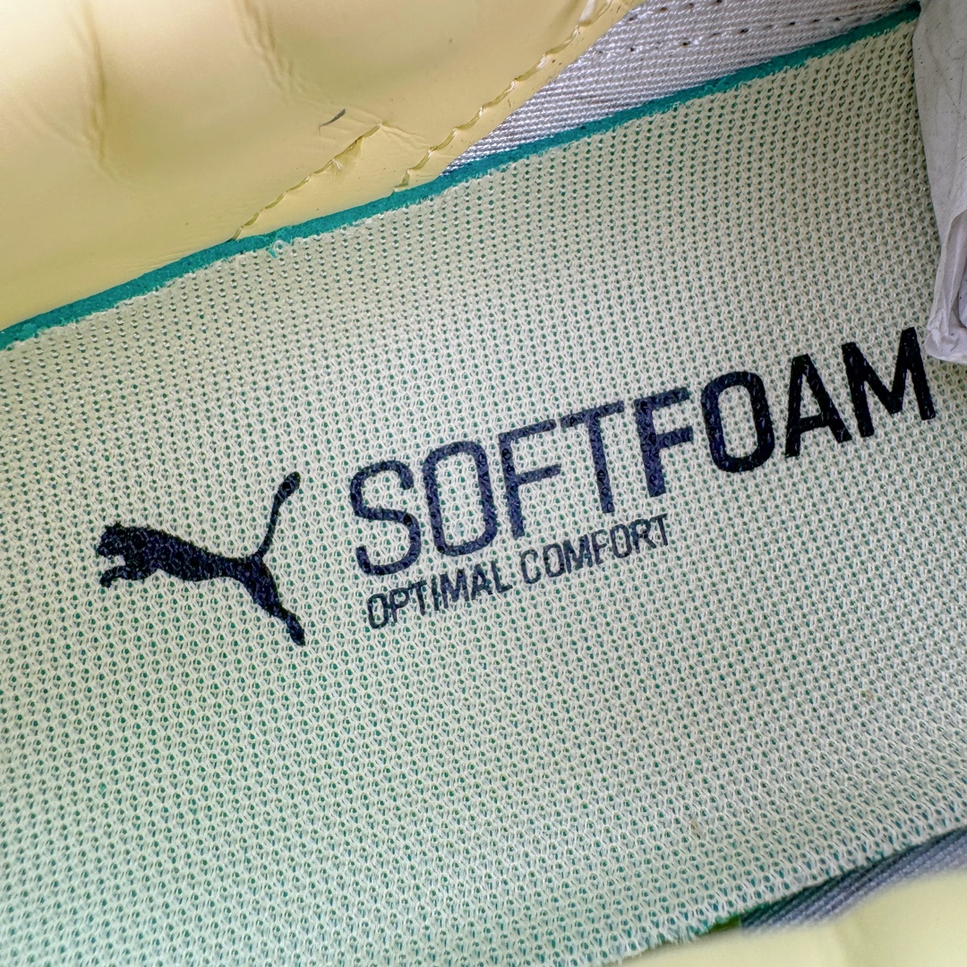 图片[14]-＃GX PUMA Bella UT Low 彪马贝拉UT系列低帮薄底德训复古风经典百搭休闲慢跑鞋 继将 Speedcat OG 带回后，近日 Puma 再以品牌档案室的经典鞋型 Bella OG 为蓝本，推出契合时下薄底球鞋趋势的 Bella UT 鞋款。自 21 世纪初问世以来，Bella OG 鞋型以其独特的薄底设计和上翻外底设计收获了众多年轻拥趸，更是 PUMA DNA 中不可磨灭的经典。此番重新推出的 Bella UT 鞋款，整体鞋面采用上乘皮革材质，并延续 Formstrip 设计语言；鞋头处采用精致的包头设计，搭配麂皮材质提升质感；鞋底部分保留 Bella 鞋款标志性的薄底和点状橡胶外底，上翘的设计包裹鞋面；鞋舌与鞋跟分别点缀美洲狮 Logo 与品牌字母 Logo。值得一提的是，本次 Bella UT 鞋款搭载 SOFTFOAM+ 鞋垫，兼顾美学设计与穿着舒适度。而配色上则提供白、黄、蓝、银、粉五款颜色。尺码：35.5 36 37 37.5 38 39 39.5 40 40.5 41 42 42.5 43 44 44.5 45-选品中心