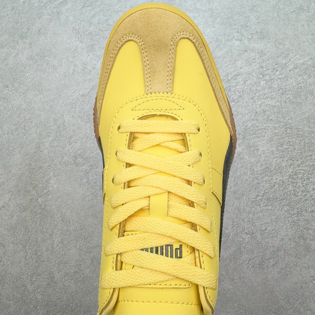 图片[4]-＃GX PUMA Bella UT Low 彪马贝拉UT系列低帮薄底德训复古风经典百搭休闲慢跑鞋 继将 Speedcat OG 带回后，近日 Puma 再以品牌档案室的经典鞋型 Bella OG 为蓝本，推出契合时下薄底球鞋趋势的 Bella UT 鞋款。自 21 世纪初问世以来，Bella OG 鞋型以其独特的薄底设计和上翻外底设计收获了众多年轻拥趸，更是 PUMA DNA 中不可磨灭的经典。此番重新推出的 Bella UT 鞋款，整体鞋面采用上乘皮革材质，并延续 Formstrip 设计语言；鞋头处采用精致的包头设计，搭配麂皮材质提升质感；鞋底部分保留 Bella 鞋款标志性的薄底和点状橡胶外底，上翘的设计包裹鞋面；鞋舌与鞋跟分别点缀美洲狮 Logo 与品牌字母 Logo。值得一提的是，本次 Bella UT 鞋款搭载 SOFTFOAM+ 鞋垫，兼顾美学设计与穿着舒适度。而配色上则提供白、黄、蓝、银、粉五款颜色。尺码：35.5 36 37 37.5 38 39 39.5 40 40.5 41 42 42.5 43 44 44.5 45-选品中心