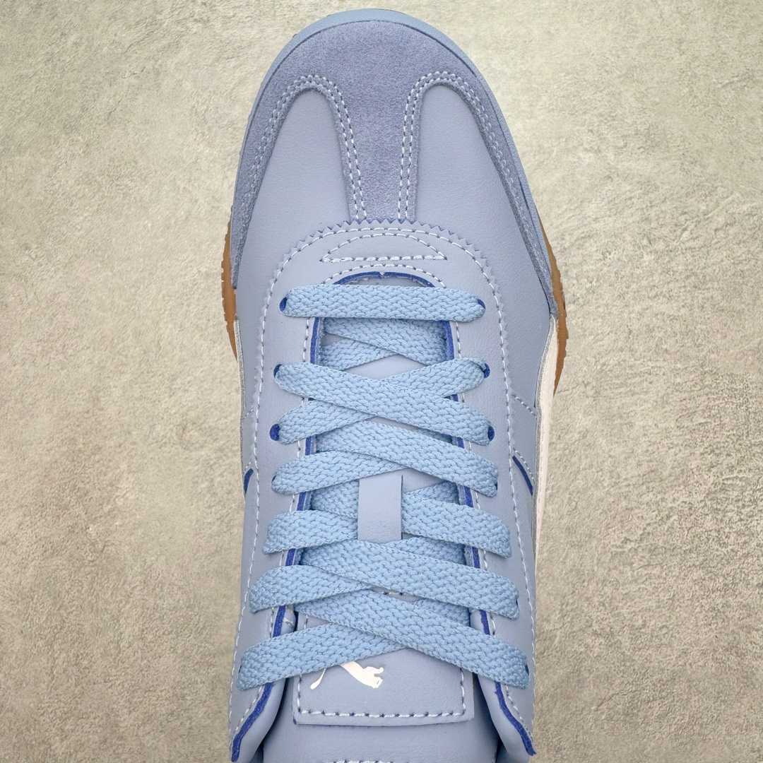 图片[4]-＃GX PUMA Bella UT Low 彪马贝拉UT系列低帮薄底德训复古风经典百搭休闲慢跑鞋 继将 Speedcat OG 带回后，近日 Puma 再以品牌档案室的经典鞋型 Bella OG 为蓝本，推出契合时下薄底球鞋趋势的 Bella UT 鞋款。自 21 世纪初问世以来，Bella OG 鞋型以其独特的薄底设计和上翻外底设计收获了众多年轻拥趸，更是 PUMA DNA 中不可磨灭的经典。此番重新推出的 Bella UT 鞋款，整体鞋面采用上乘皮革材质，并延续 Formstrip 设计语言；鞋头处采用精致的包头设计，搭配麂皮材质提升质感；鞋底部分保留 Bella 鞋款标志性的薄底和点状橡胶外底，上翘的设计包裹鞋面；鞋舌与鞋跟分别点缀美洲狮 Logo 与品牌字母 Logo。值得一提的是，本次 Bella UT 鞋款搭载 SOFTFOAM+ 鞋垫，兼顾美学设计与穿着舒适度。而配色上则提供白、黄、蓝、银、粉五款颜色。尺码：35.5 36 37 37.5 38 39 39.5 40 40.5 41 42 42.5 43 44 44.5 45-选品中心