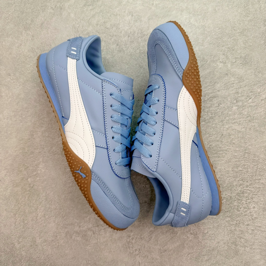 图片[3]-＃GX PUMA Bella UT Low 彪马贝拉UT系列低帮薄底德训复古风经典百搭休闲慢跑鞋 继将 Speedcat OG 带回后，近日 Puma 再以品牌档案室的经典鞋型 Bella OG 为蓝本，推出契合时下薄底球鞋趋势的 Bella UT 鞋款。自 21 世纪初问世以来，Bella OG 鞋型以其独特的薄底设计和上翻外底设计收获了众多年轻拥趸，更是 PUMA DNA 中不可磨灭的经典。此番重新推出的 Bella UT 鞋款，整体鞋面采用上乘皮革材质，并延续 Formstrip 设计语言；鞋头处采用精致的包头设计，搭配麂皮材质提升质感；鞋底部分保留 Bella 鞋款标志性的薄底和点状橡胶外底，上翘的设计包裹鞋面；鞋舌与鞋跟分别点缀美洲狮 Logo 与品牌字母 Logo。值得一提的是，本次 Bella UT 鞋款搭载 SOFTFOAM+ 鞋垫，兼顾美学设计与穿着舒适度。而配色上则提供白、黄、蓝、银、粉五款颜色。尺码：35.5 36 37 37.5 38 39 39.5 40 40.5 41 42 42.5 43 44 44.5 45-选品中心