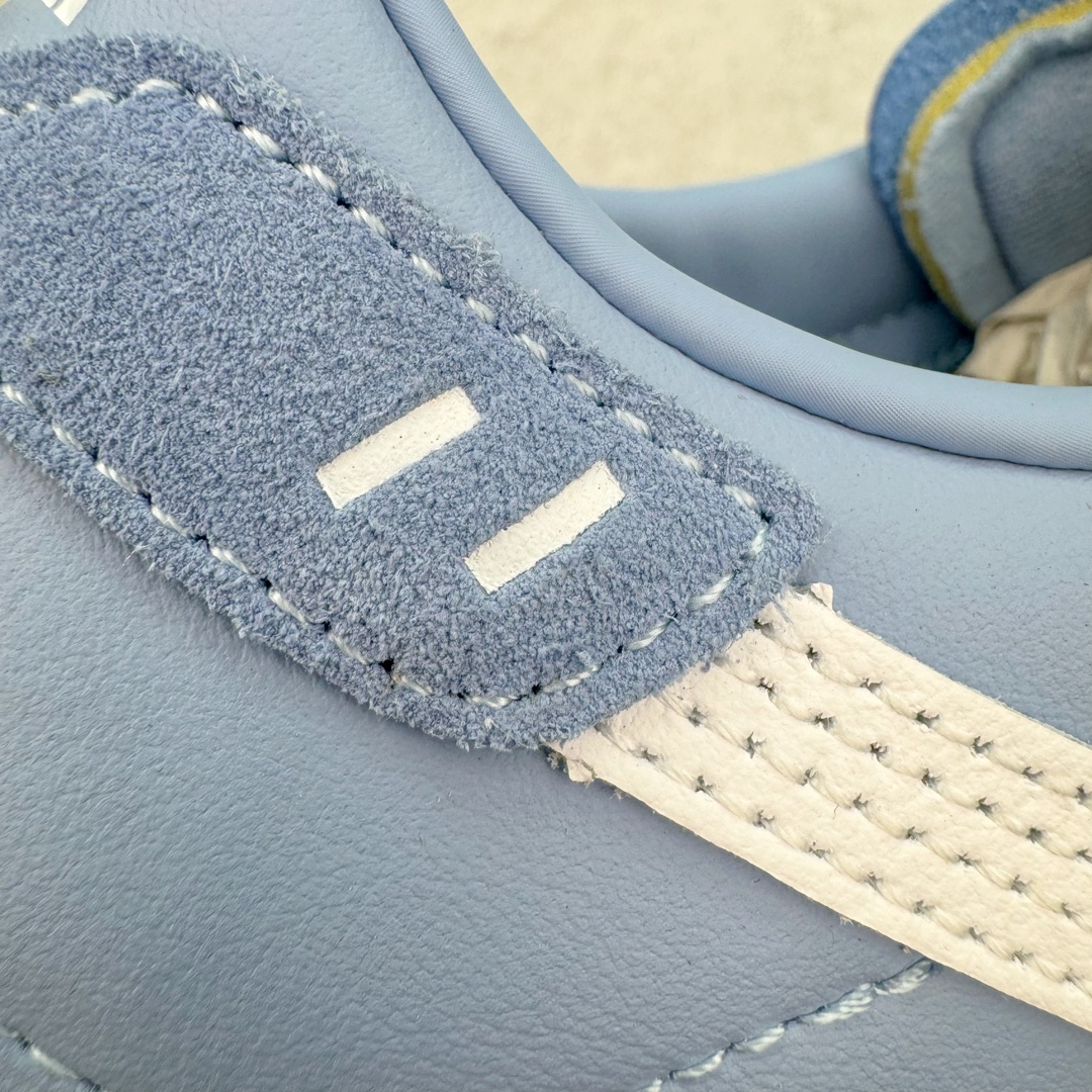 图片[13]-＃GX PUMA Bella UT Low 彪马贝拉UT系列低帮薄底德训复古风经典百搭休闲慢跑鞋 继将 Speedcat OG 带回后，近日 Puma 再以品牌档案室的经典鞋型 Bella OG 为蓝本，推出契合时下薄底球鞋趋势的 Bella UT 鞋款。自 21 世纪初问世以来，Bella OG 鞋型以其独特的薄底设计和上翻外底设计收获了众多年轻拥趸，更是 PUMA DNA 中不可磨灭的经典。此番重新推出的 Bella UT 鞋款，整体鞋面采用上乘皮革材质，并延续 Formstrip 设计语言；鞋头处采用精致的包头设计，搭配麂皮材质提升质感；鞋底部分保留 Bella 鞋款标志性的薄底和点状橡胶外底，上翘的设计包裹鞋面；鞋舌与鞋跟分别点缀美洲狮 Logo 与品牌字母 Logo。值得一提的是，本次 Bella UT 鞋款搭载 SOFTFOAM+ 鞋垫，兼顾美学设计与穿着舒适度。而配色上则提供白、黄、蓝、银、粉五款颜色。尺码：35.5 36 37 37.5 38 39 39.5 40 40.5 41 42 42.5 43 44 44.5 45-选品中心