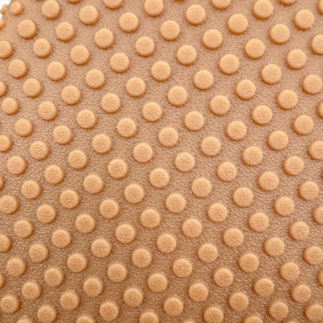 图片[18]-＃GX PUMA Bella UT Low 彪马贝拉UT系列低帮薄底德训复古风经典百搭休闲慢跑鞋 继将 Speedcat OG 带回后，近日 Puma 再以品牌档案室的经典鞋型 Bella OG 为蓝本，推出契合时下薄底球鞋趋势的 Bella UT 鞋款。自 21 世纪初问世以来，Bella OG 鞋型以其独特的薄底设计和上翻外底设计收获了众多年轻拥趸，更是 PUMA DNA 中不可磨灭的经典。此番重新推出的 Bella UT 鞋款，整体鞋面采用上乘皮革材质，并延续 Formstrip 设计语言；鞋头处采用精致的包头设计，搭配麂皮材质提升质感；鞋底部分保留 Bella 鞋款标志性的薄底和点状橡胶外底，上翘的设计包裹鞋面；鞋舌与鞋跟分别点缀美洲狮 Logo 与品牌字母 Logo。值得一提的是，本次 Bella UT 鞋款搭载 SOFTFOAM+ 鞋垫，兼顾美学设计与穿着舒适度。而配色上则提供白、黄、蓝、银、粉五款颜色。尺码：35.5 36 37 37.5 38 39 39.5 40 40.5 41 42 42.5 43 44 44.5 45-选品中心