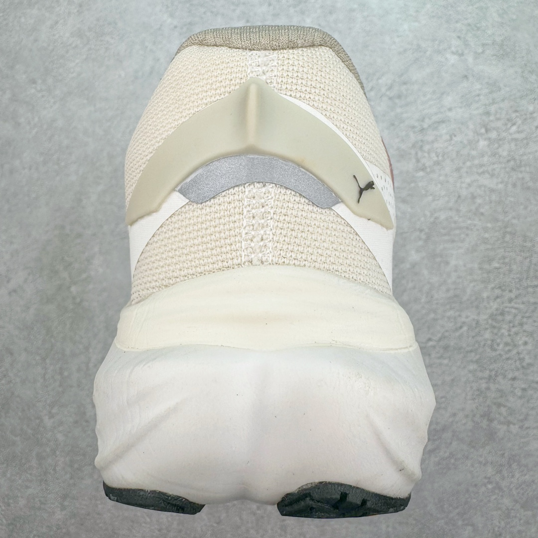 图片[8]-PUMA Deviate NITRO 3 彪马舒适百搭防滑低帮长跑跑步鞋 白黄色 NITRO™ 氮气科技跑鞋已成长为一个庞大的家族，满足不同跑者的细分而又个性化的跑步需求 有兼顾缓震与舒适，也能胜任轻量运动和日常通勤场景的「全能选手」Velocity NITRO™ 3「彪速 3」以及针对大体重跑者，更加强调缓震极限的稳定系跑鞋 Forever Run NITRO™「彪畅」定位兼顾长距离路跑与缓震的「万金油碳板跑鞋」，无论对进阶跑者日常训练，还是新晋跑者比赛 PB，都是绝佳的选择。尺码：36 36.5 37.5 38 38.5 39 40 40.5 41 42 42.5 43 44 44.5 45-选品中心