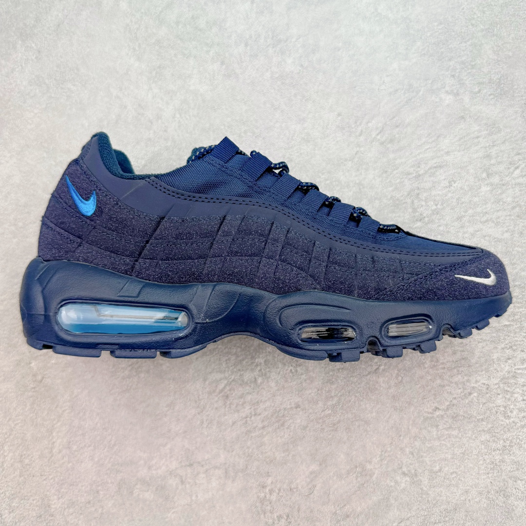 ＃MX版 NK Air Max 95 复古减震气垫跑鞋 DO6704-400 经典重温 外单专供大厂出品 品质稳定 一百余色 终端操作 鞋款设计灵感源于人体构造 中底设计基于人体的脊柱构造 是整体设计的核心 尼龙孔眼代表了肋骨 而分层式面板和网眼象征着肌肉纤维和肉体组织 Air Max 95采用了两个独立的吹塑成型的Air-Sole单元 并首次在前掌使用可视化气垫设计 Swoosh logo夜当作一个 点符号放在了鞋子的后帮位置 20年的发展让 AIR MAX 95有了不同的故事 20年后再度面向世人的时候 焕然一新的面貌 让人有了另外一种清新脱俗的感觉 尺码：39 40 40.5 41 42 42.5 43 44 44.5 45 46 47.5 48-选品中心