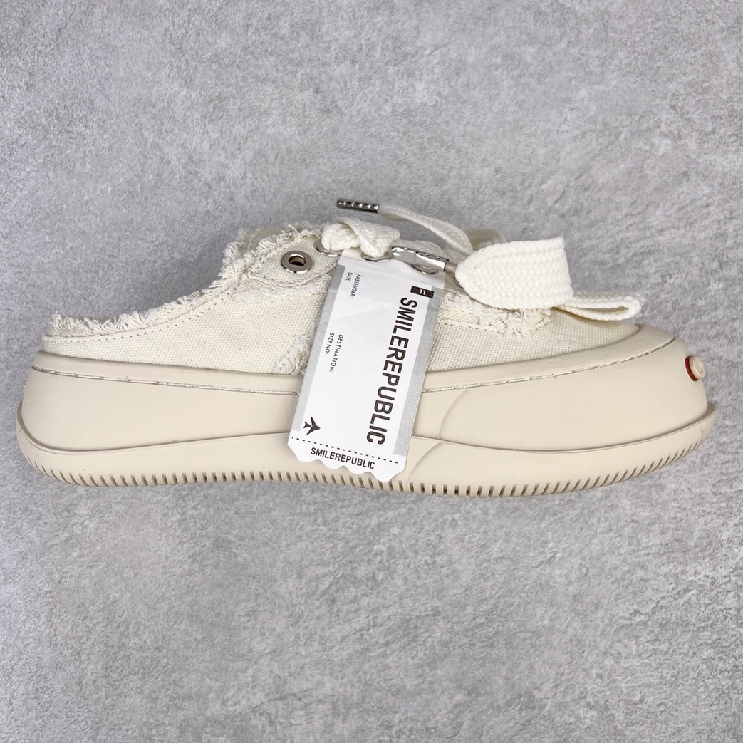 ＃纯原福利 SMILEREPUBLIC 檀健次主理品牌 2024新款 众多明星上脚同款厚底开口笑帆布鞋 市售最高品质 得物毒盒最新版本 纯原一致 细节 品质 欢迎对比 市售唯一原厂渠道材料打造 该系列以“SMILE”为灵感来源 捕捉潮流 主打柔软的帆布设计 ms有裁切的羊毛流苏与独特编织技艺HZ 尺码：35-40-选品中心