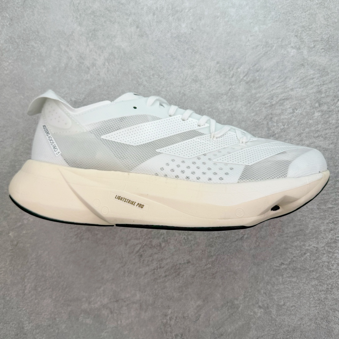 AD Adizero Boston 12 波士顿夏季透气网眼竞速跑鞋 延续爪型玻璃纤维推进系统 进化为全掌式的ENERGY RODS 2.0 从脚跟到脚趾的一体成形设计 强化整体推进力 提升速度表现 升级透气鞋面更具支撑性 利用ENGINEERED MESH技术进行不同密度织纹 强化支撑性 更使用50%以上的回收材料製成 减低塑料浪费 此外变薄的鞋舌为前掌提供更多空间 提供跑者更好的穿着感受 马牌轮胎大底耐磨性佳 大底全掌采用耐磨的Continental马牌轮胎大底 在各种环境下保有良好抓地力 货号：HQ2134 尺码：36 36.5 37 38 38.5 39 40 40.5 41 42 42.5 43 44 44.5 45-选品中心