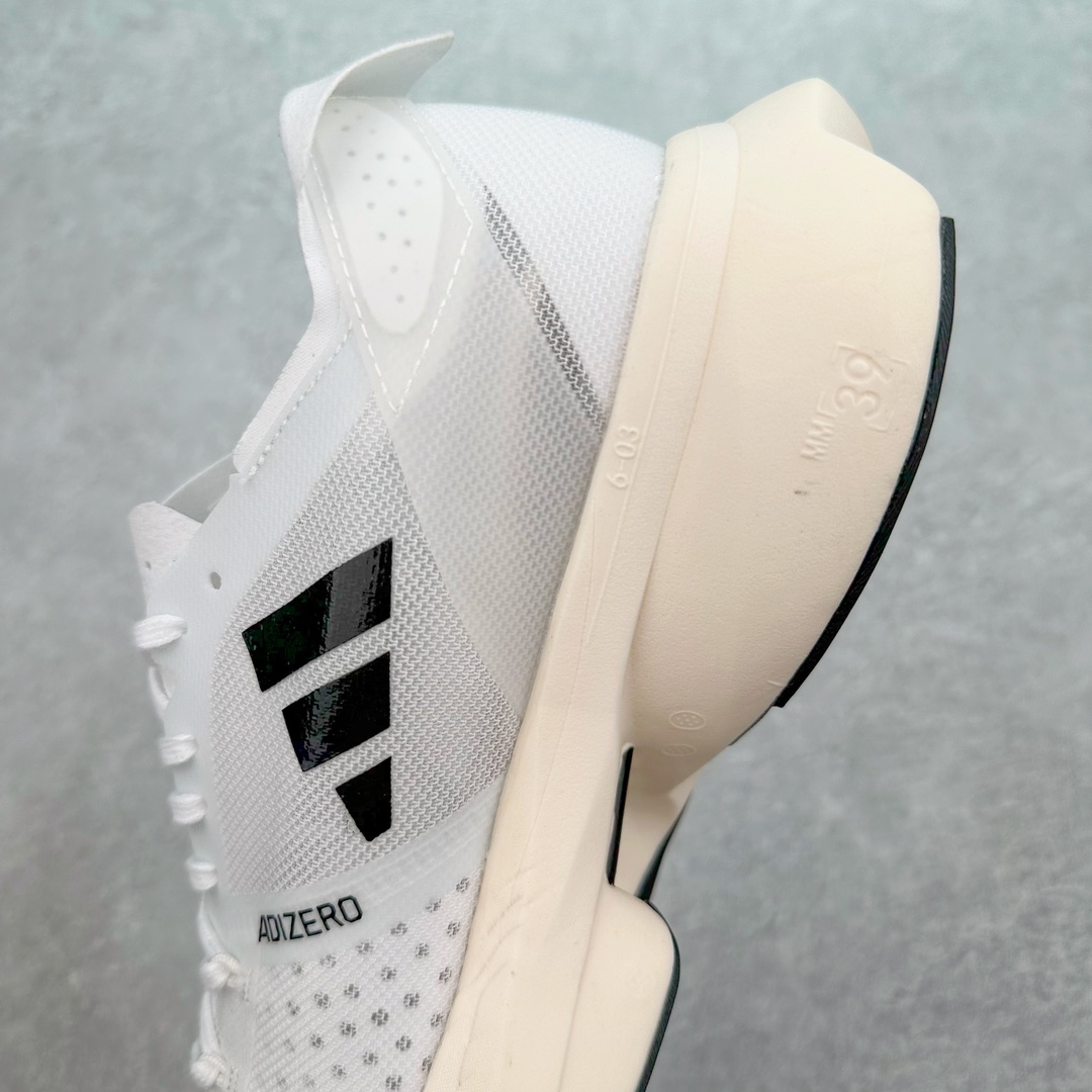 图片[7]-AD Adizero Boston 12 波士顿夏季透气网眼竞速跑鞋 延续爪型玻璃纤维推进系统 进化为全掌式的ENERGY RODS 2.0 从脚跟到脚趾的一体成形设计 强化整体推进力 提升速度表现 升级透气鞋面更具支撑性 利用ENGINEERED MESH技术进行不同密度织纹 强化支撑性 更使用50%以上的回收材料製成 减低塑料浪费 此外变薄的鞋舌为前掌提供更多空间 提供跑者更好的穿着感受 马牌轮胎大底耐磨性佳 大底全掌采用耐磨的Continental马牌轮胎大底 在各种环境下保有良好抓地力 货号：HQ2134 尺码：36 36.5 37 38 38.5 39 40 40.5 41 42 42.5 43 44 44.5 45-选品中心