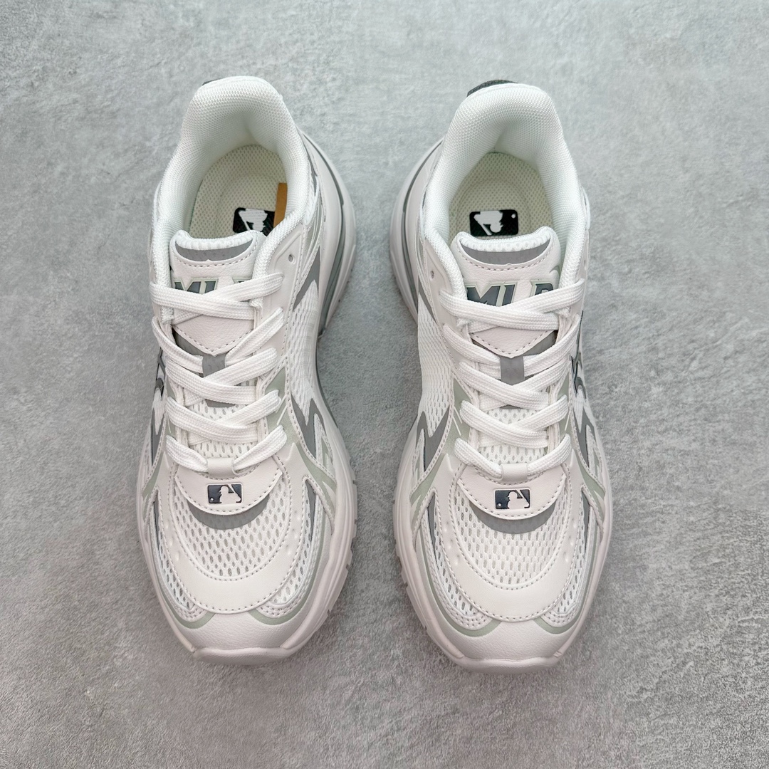 图片[2]-＃纯原 MLB Chunky Runner 2024S 复古印花老爹鞋系列低帮轻量增高厚底百搭休闲运动慢跑鞋 Korea韩国联名NY美国榄球纽约洋基队限定 目前可过轻松秒过各类鉴定 能操作的私聊 韩国代购专供 左脚内置NFC感应 区别市面贴纸假芯片 MLB专用菱形双针中底布 重点细节中底布带注胶孔 原厂NFC感应吊牌 支持鉴定 一个两位数 原盒原标 全套原楦原纸板原厂数据开发 中韩文保养标贴 绿色防霉片 平台代购专供 独家一比一RB+MD组合大底 高频后跟小人Logo精准对位立体饱满 正确网布加超迁鞋面 转印中底走线紧密 转印Logo工艺表层防刮不掉色 尺码：35 36 36.5 37.5 38 38.5 39 40 40.5 41 42 42.5 43 44 44.5 45-选品中心