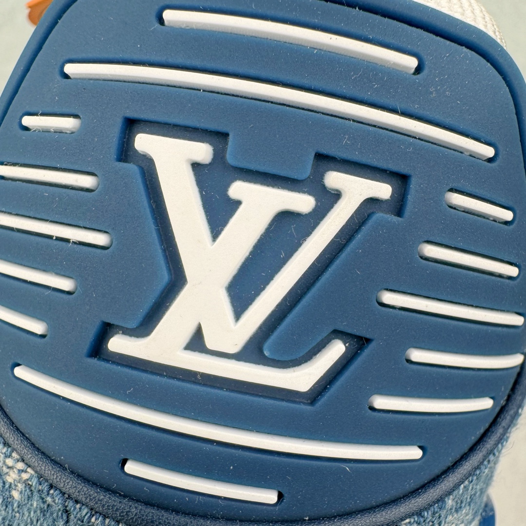 图片[12]-＃FS顶级特价 Louis Vuitton Trainer lv时装走秀运动鞋 实力大厂出品 平台专供 成熟的做工稳定的品控 完美鞋型超高的清洁度 零毛边线头瑕疵 全套原楦原纸版原鞋开模 全网最具灵魂的版型 正确原装黄色鞋盒 正确中底印花 鞋面印花3D高频深度立体 全鞋电脑针车 紧密相连 针距密度一致 环保乳胶注塑鞋垫 厚度脚感还原原版 皮面裁剪部位 统一油边封口工艺 原装橡胶大底含胶量大底组合零偏差 专柜全套包装 防尘袋 说明书 质保卡 男女鞋 尺码：35 36 37 38 39 40 41 42 43 44 45-选品中心