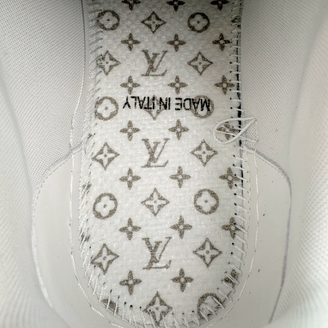 图片[10]-＃FS顶级特价 Louis Vuitton Trainer lv时装走秀运动鞋 实力大厂出品 平台专供 成熟的做工稳定的品控 完美鞋型超高的清洁度 零毛边线头瑕疵 全套原楦原纸版原鞋开模 全网最具灵魂的版型 正确原装黄色鞋盒 正确中底印花 鞋面印花3D高频深度立体 全鞋电脑针车 紧密相连 针距密度一致 环保乳胶注塑鞋垫 厚度脚感还原原版 皮面裁剪部位 统一油边封口工艺 原装橡胶大底含胶量大底组合零偏差 专柜全套包装 防尘袋 说明书 质保卡 男女鞋 尺码：35 36 37 38 39 40 41 42 43 44 45-选品中心