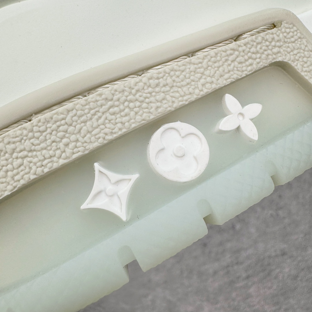 图片[15]-＃FS顶级特价 Louis Vuitton Trainer lv时装走秀运动鞋 实力大厂出品 平台专供 成熟的做工稳定的品控 完美鞋型超高的清洁度 零毛边线头瑕疵 全套原楦原纸版原鞋开模 全网最具灵魂的版型 正确原装黄色鞋盒 正确中底印花 鞋面印花3D高频深度立体 全鞋电脑针车 紧密相连 针距密度一致 环保乳胶注塑鞋垫 厚度脚感还原原版 皮面裁剪部位 统一油边封口工艺 原装橡胶大底含胶量大底组合零偏差 专柜全套包装 防尘袋 说明书 质保卡 男女鞋 尺码：35 36 37 38 39 40 41 42 43 44 45-选品中心