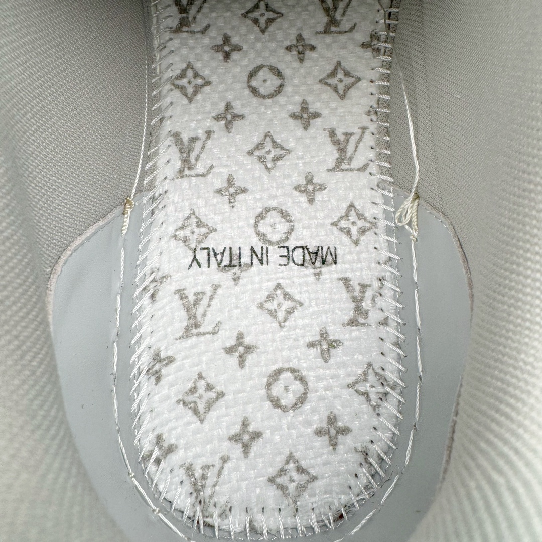 图片[10]-＃FS顶级特价 Louis Vuitton Trainer lv时装走秀运动鞋 实力大厂出品 平台专供 成熟的做工稳定的品控 完美鞋型超高的清洁度 零毛边线头瑕疵 全套原楦原纸版原鞋开模 全网最具灵魂的版型 正确原装黄色鞋盒 正确中底印花 鞋面印花3D高频深度立体 全鞋电脑针车 紧密相连 针距密度一致 环保乳胶注塑鞋垫 厚度脚感还原原版 皮面裁剪部位 统一油边封口工艺 原装橡胶大底含胶量大底组合零偏差 专柜全套包装 防尘袋 说明书 质保卡 男女鞋 尺码：35 36 37 38 39 40 41 42 43 44 45-选品中心